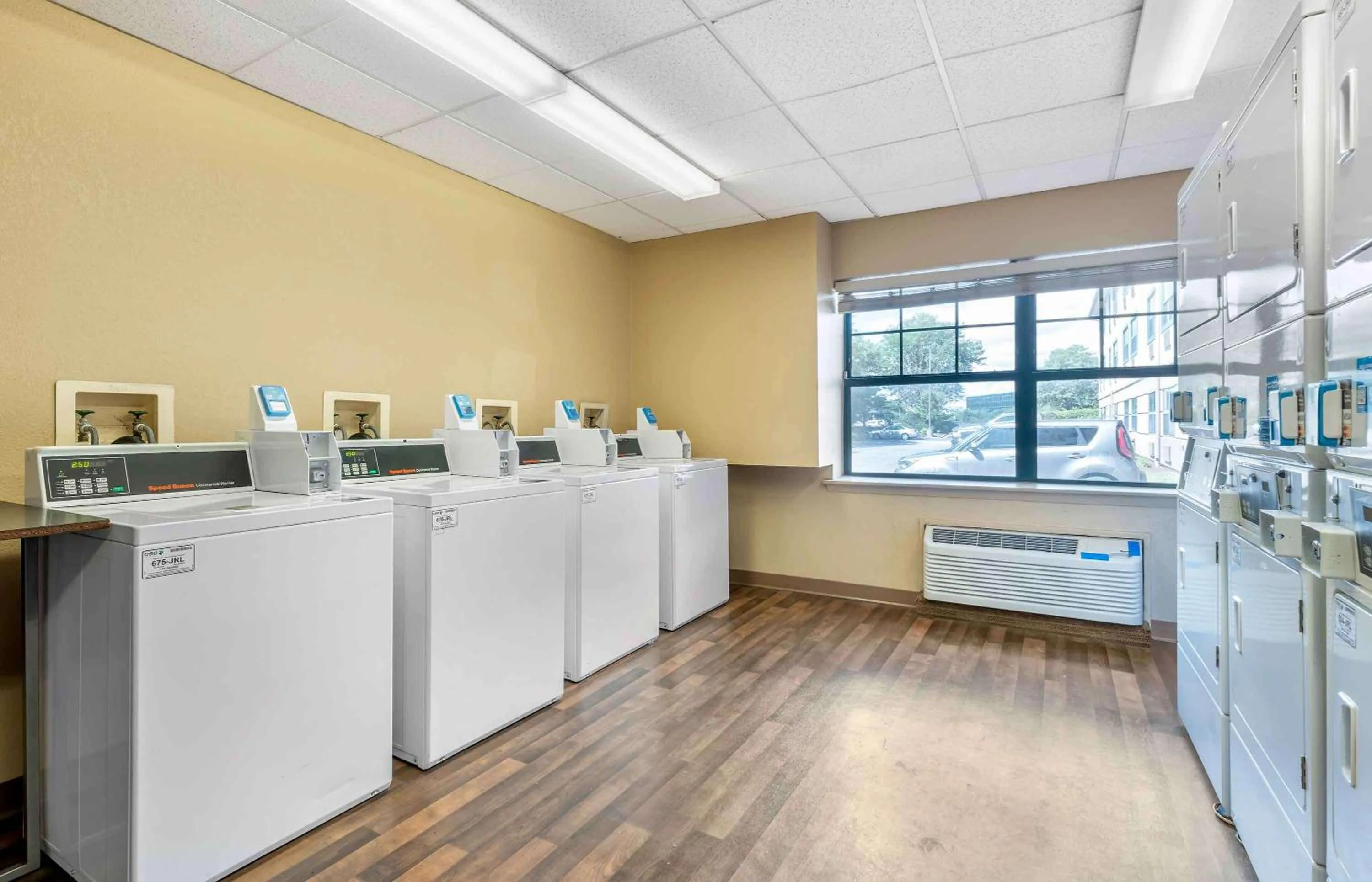 Property building in Extended Stay America Suites - Chicago - Burr Ridge