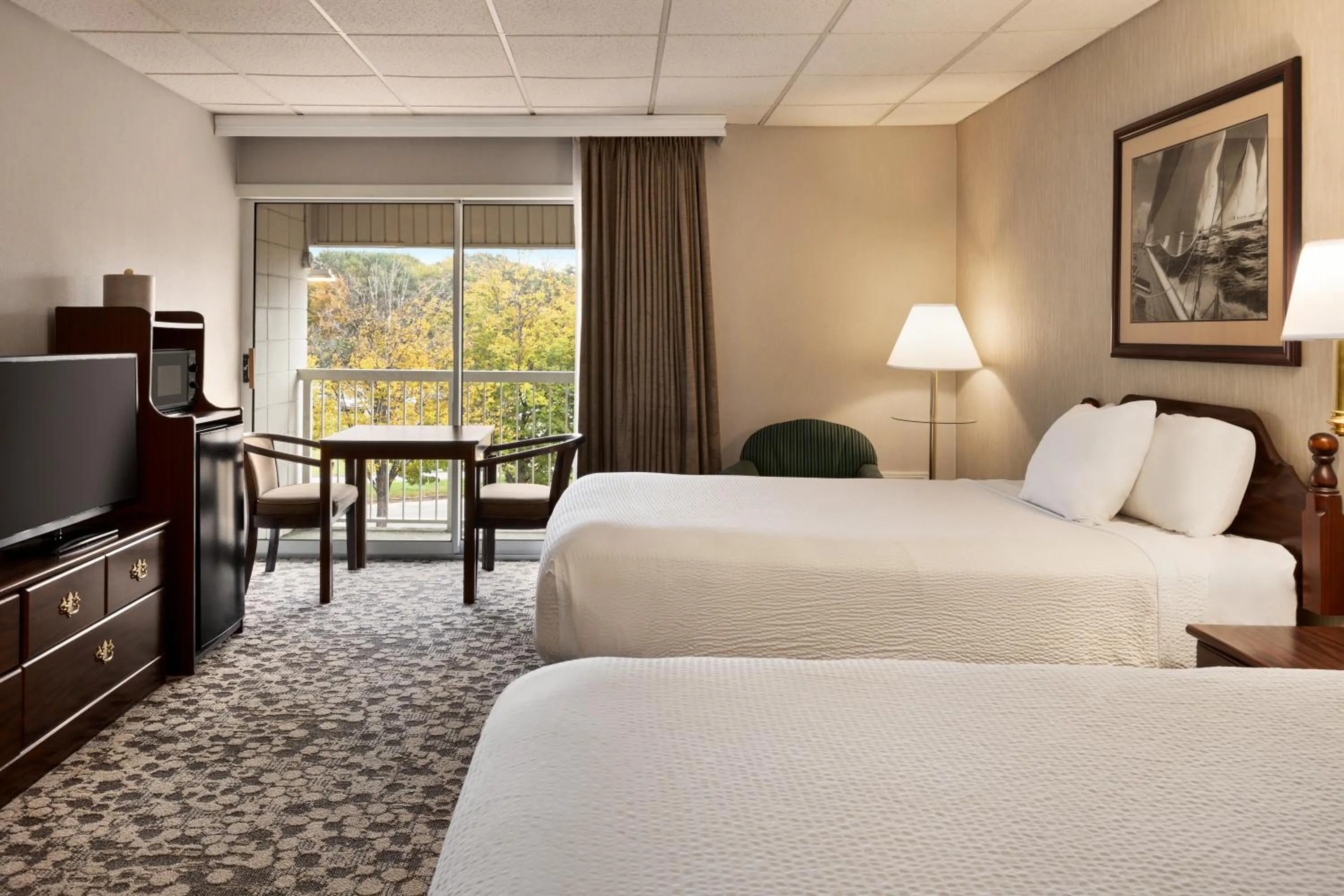 Bedroom, Bed in Ramada Plaza by Wyndham Portland