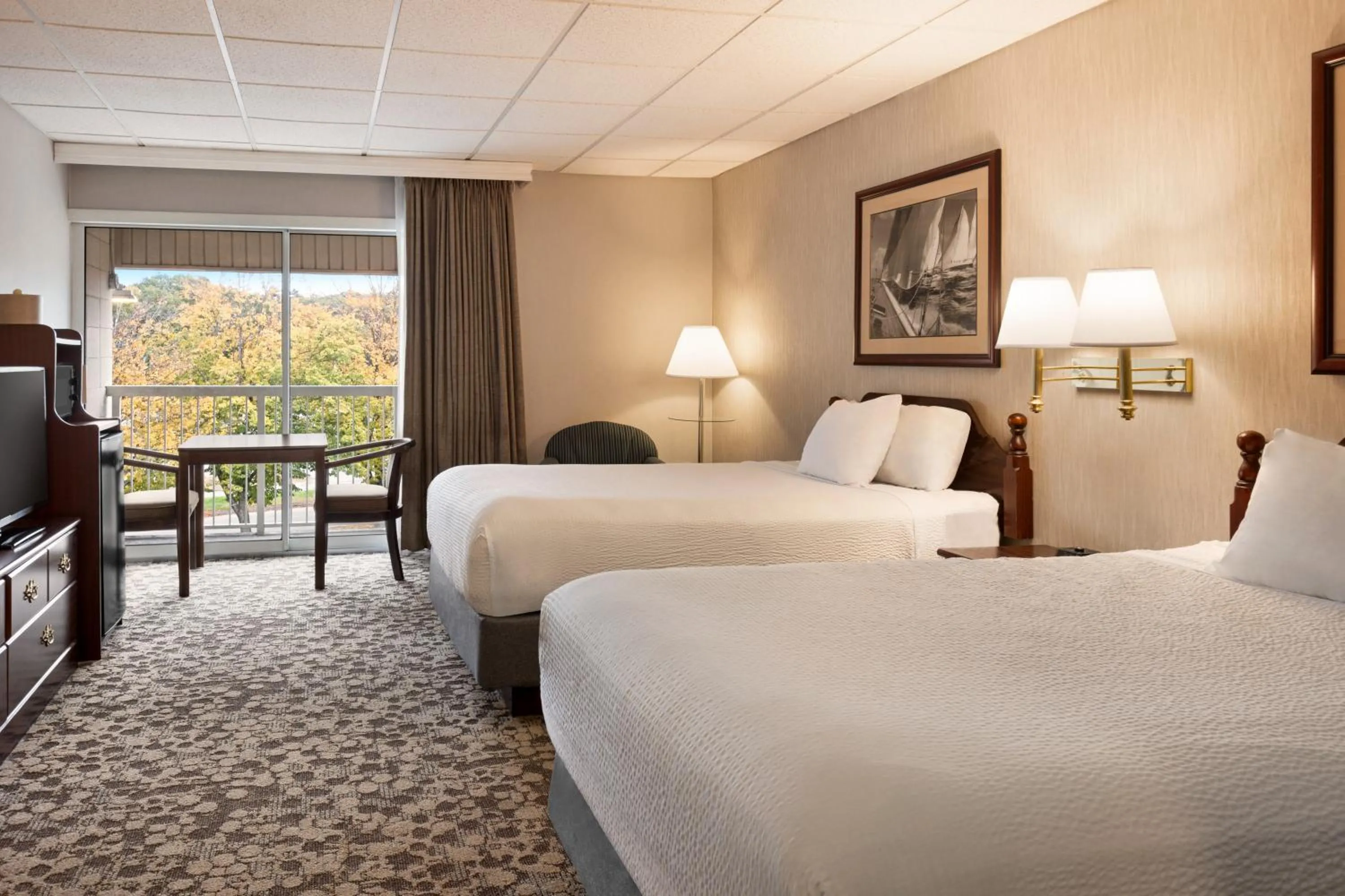 Bedroom, Bed in Ramada Plaza by Wyndham Portland