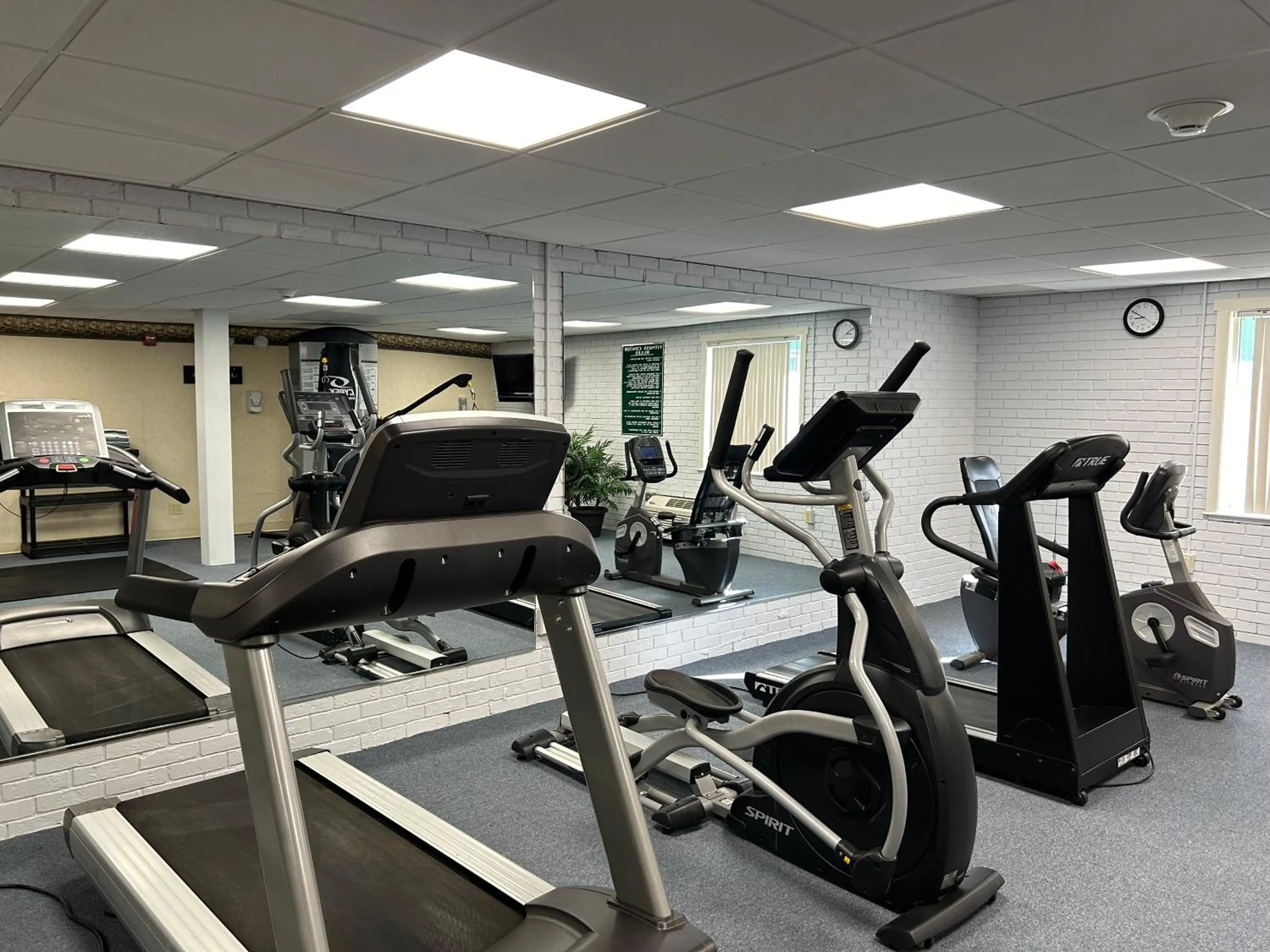 Fitness centre/facilities in Ramada Plaza by Wyndham Portland