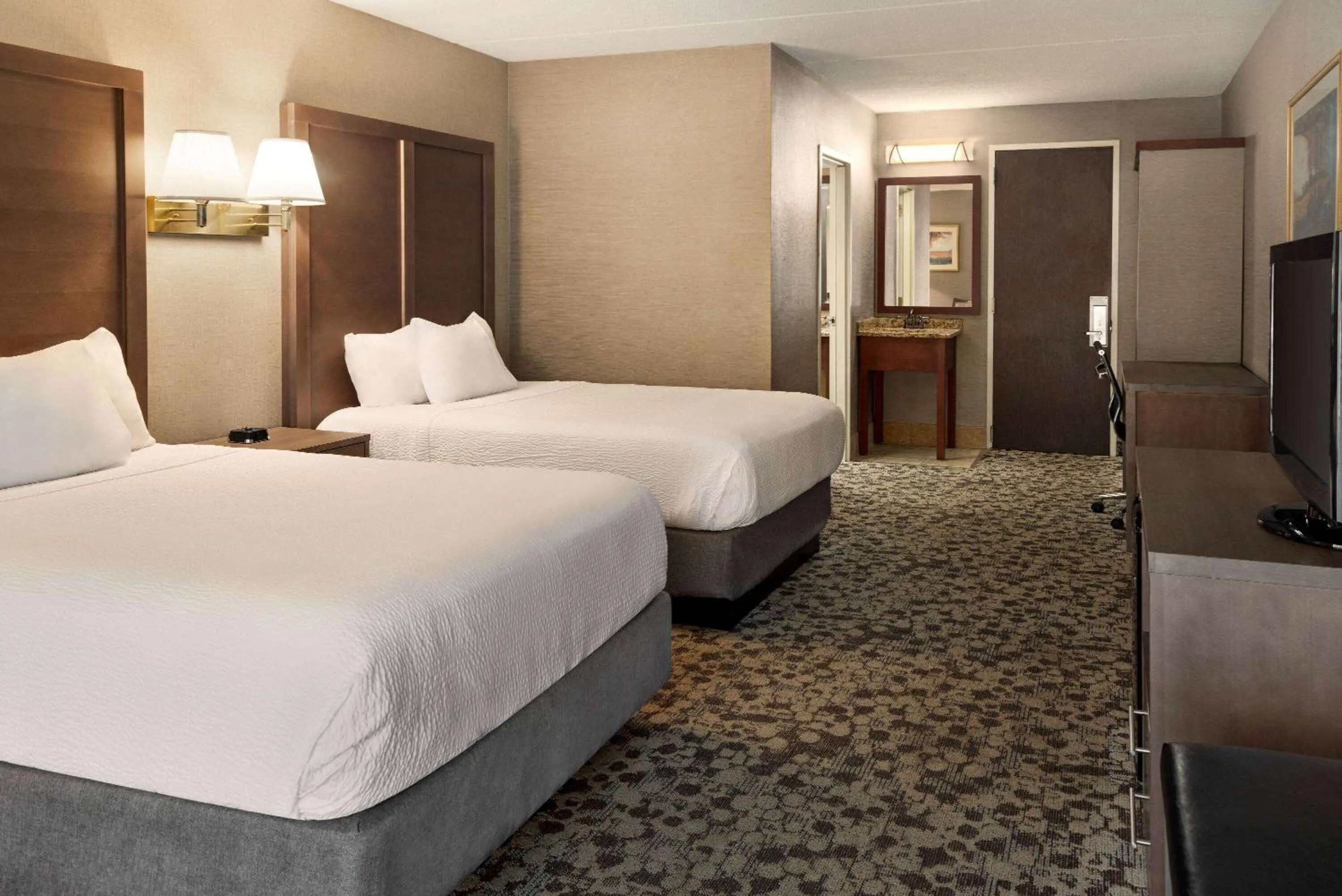 Photo of the whole room, Bed in Ramada Plaza by Wyndham Portland