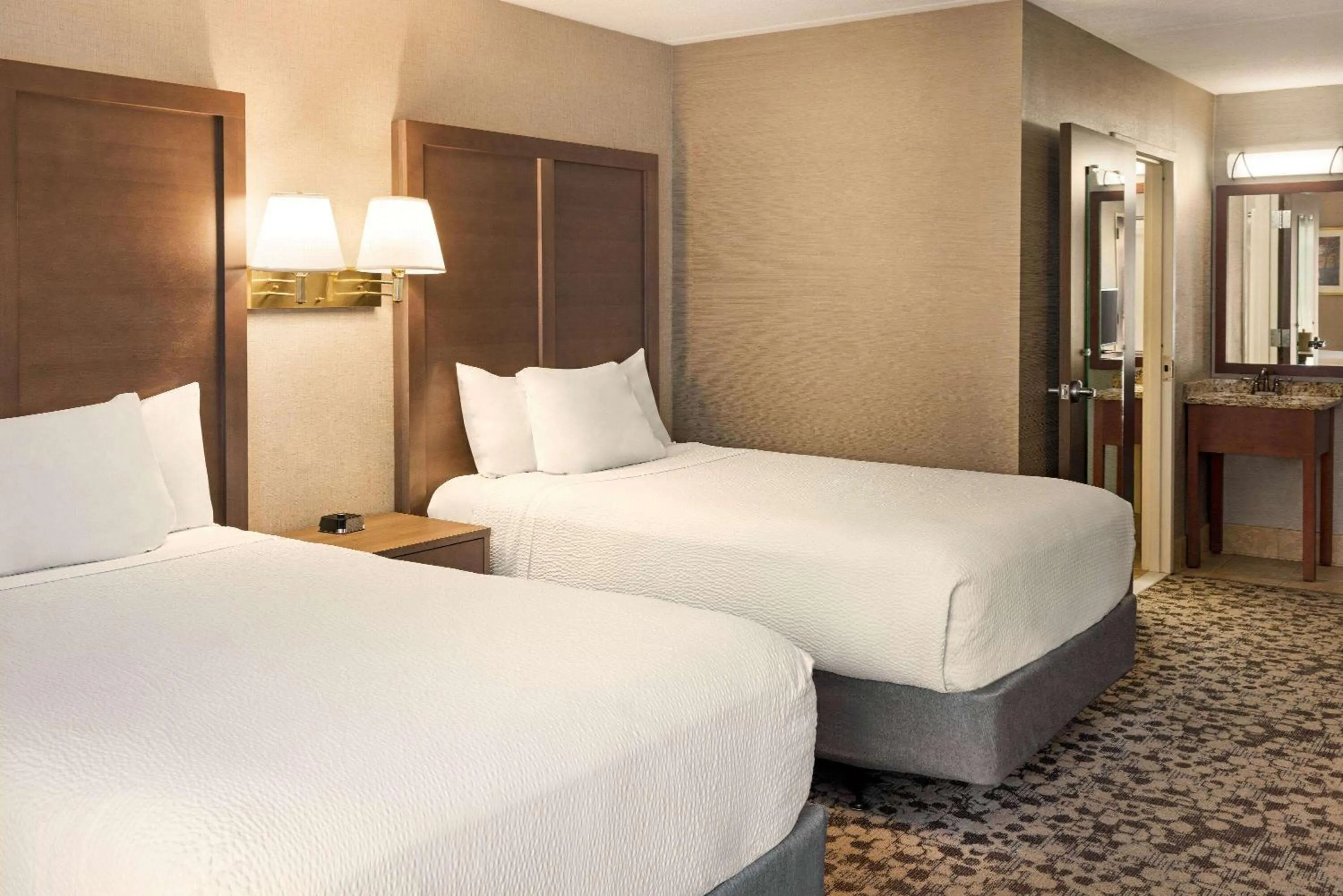 Photo of the whole room, Bed in Ramada Plaza by Wyndham Portland