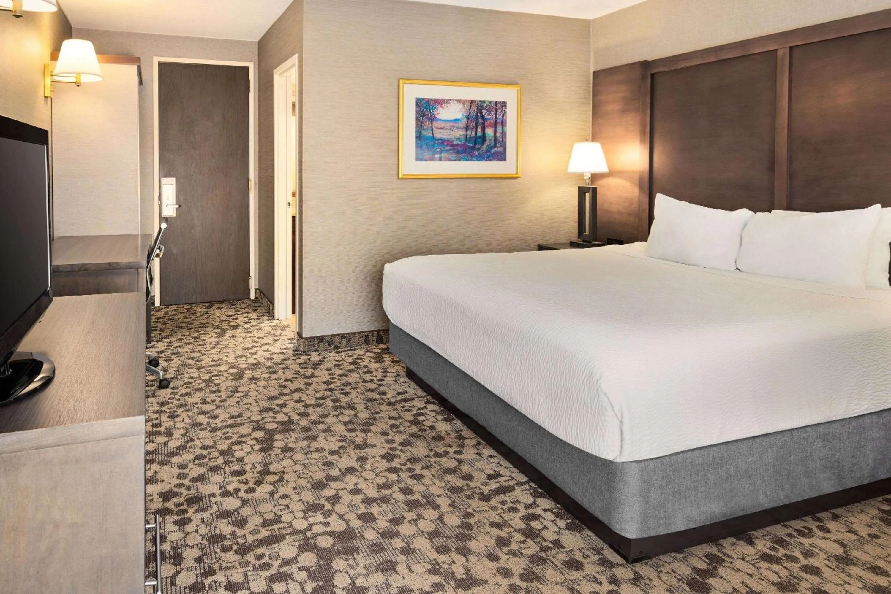 Photo of the whole room, Bed in Ramada Plaza by Wyndham Portland