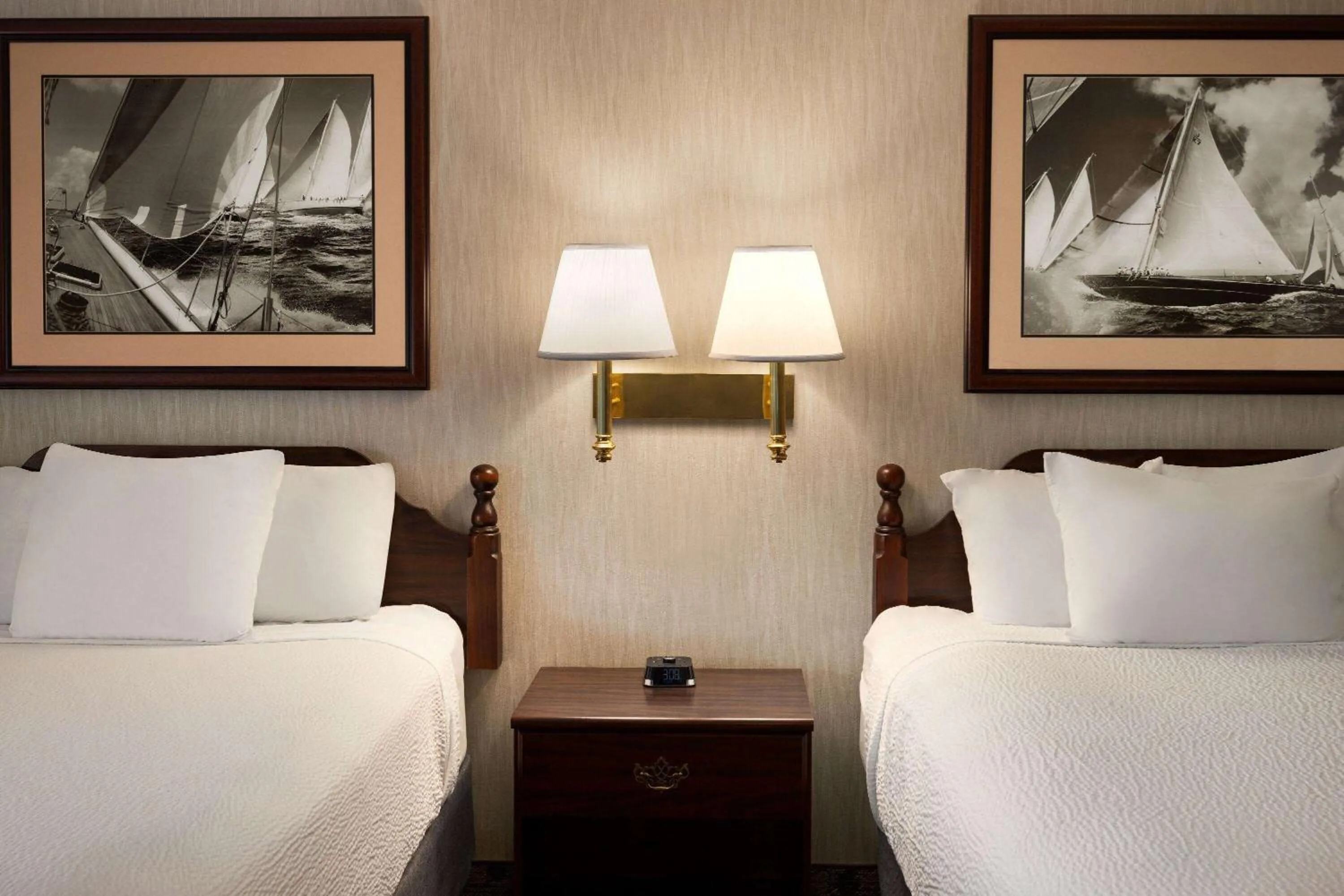 Photo of the whole room, Bed in Ramada Plaza by Wyndham Portland