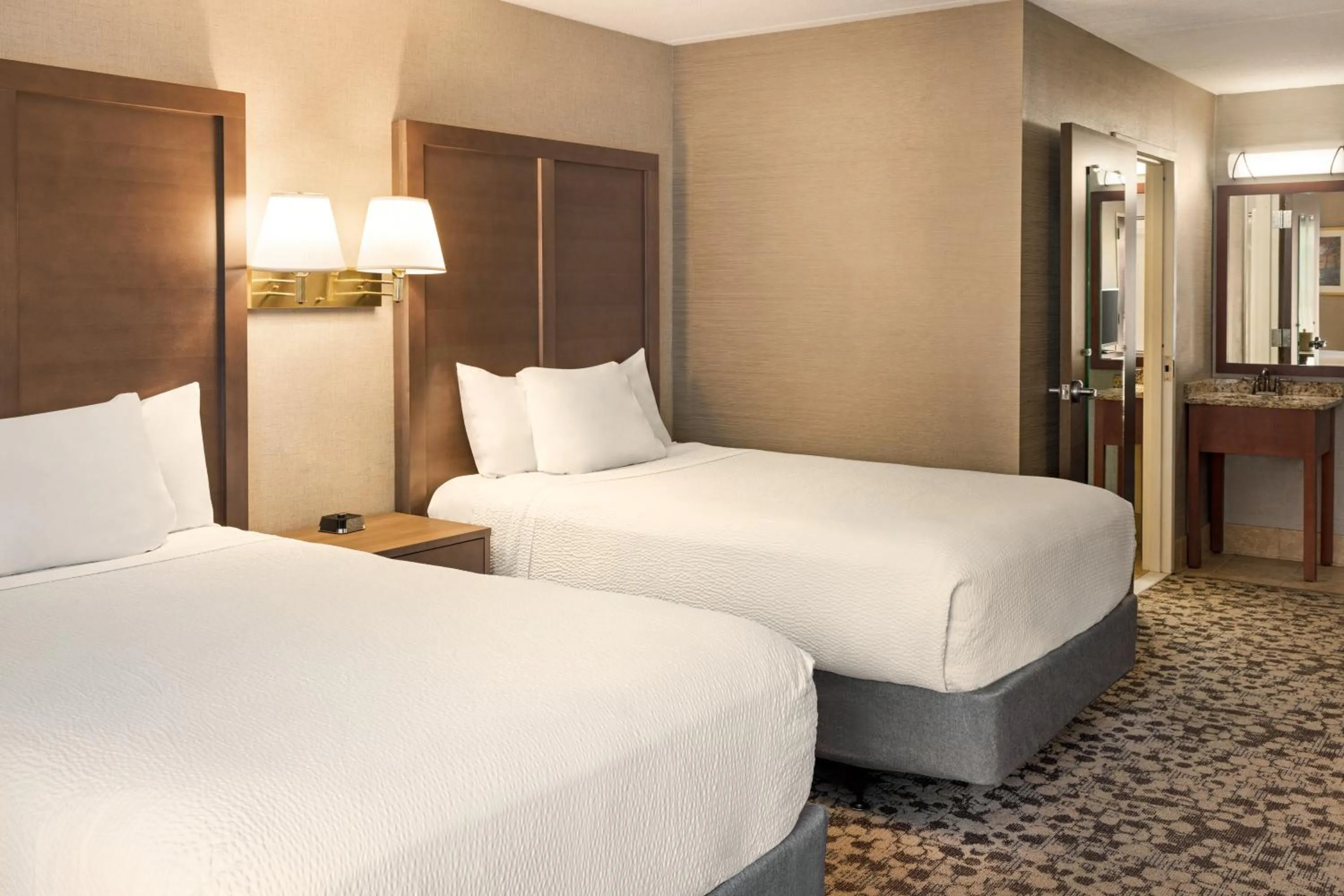 Bedroom, Bed in Ramada Plaza by Wyndham Portland