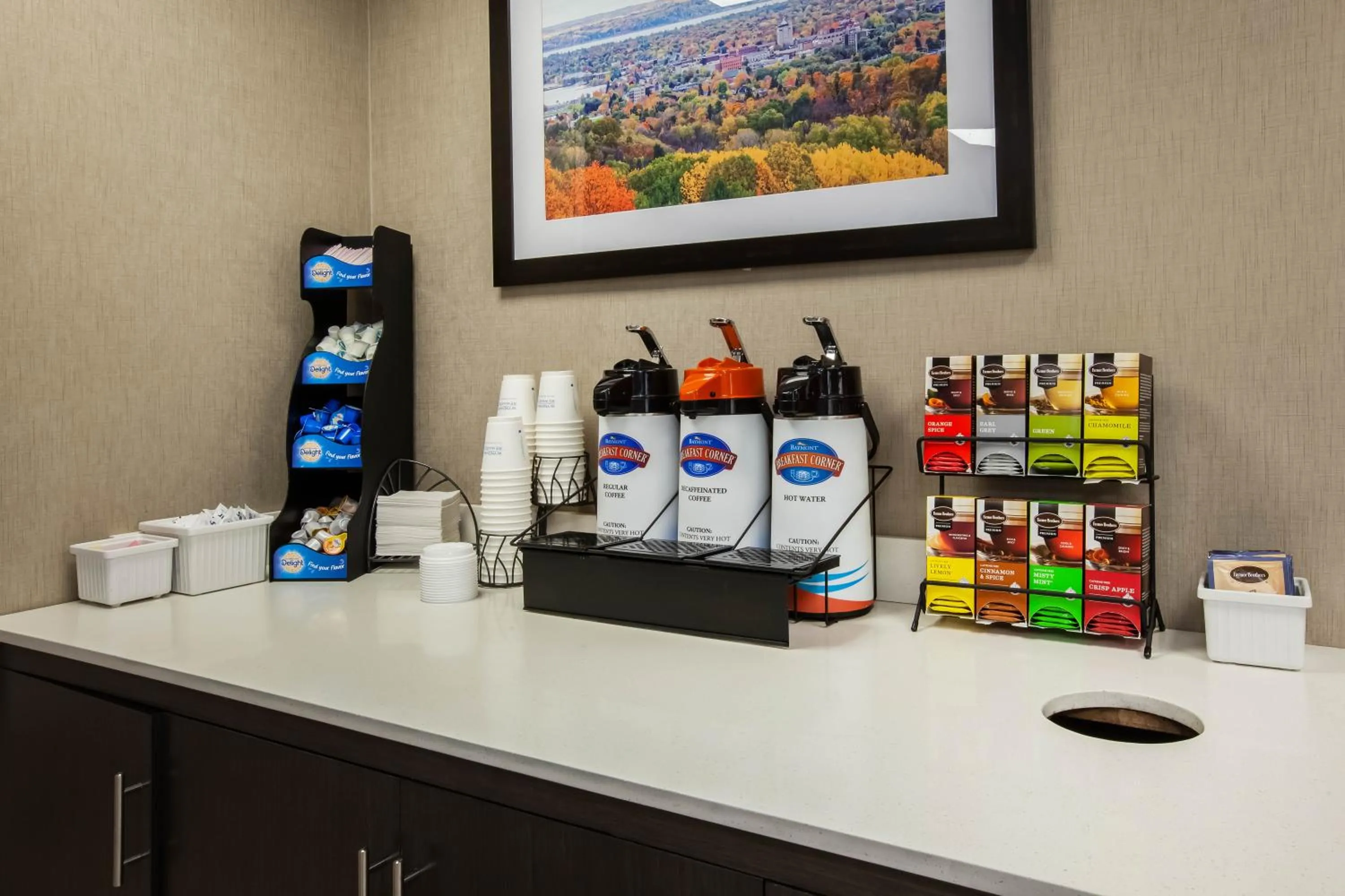 Coffee/tea facilities in Baymont by Wyndham Traverse City