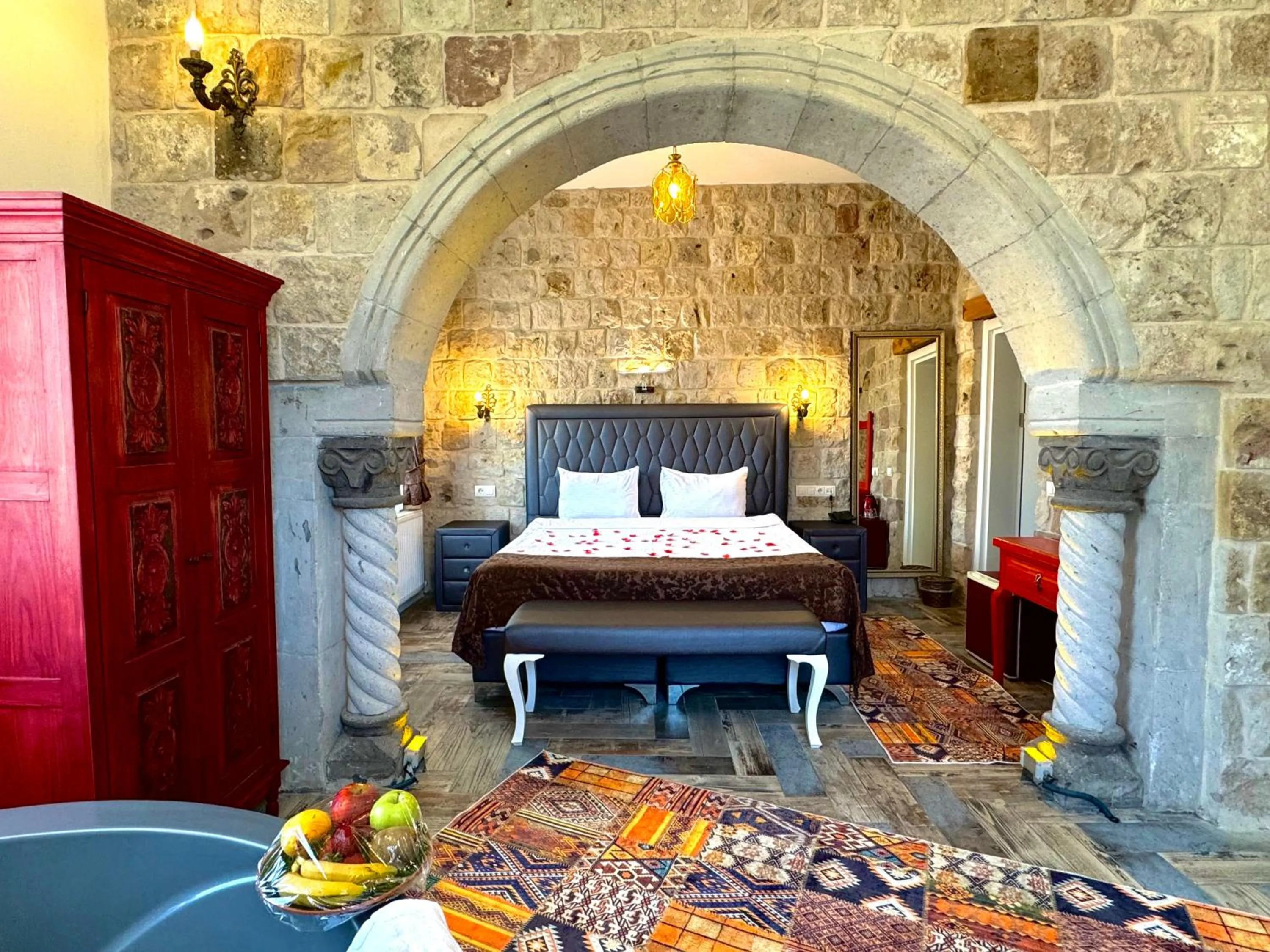 Bed in THE RED HORSE HOTEL