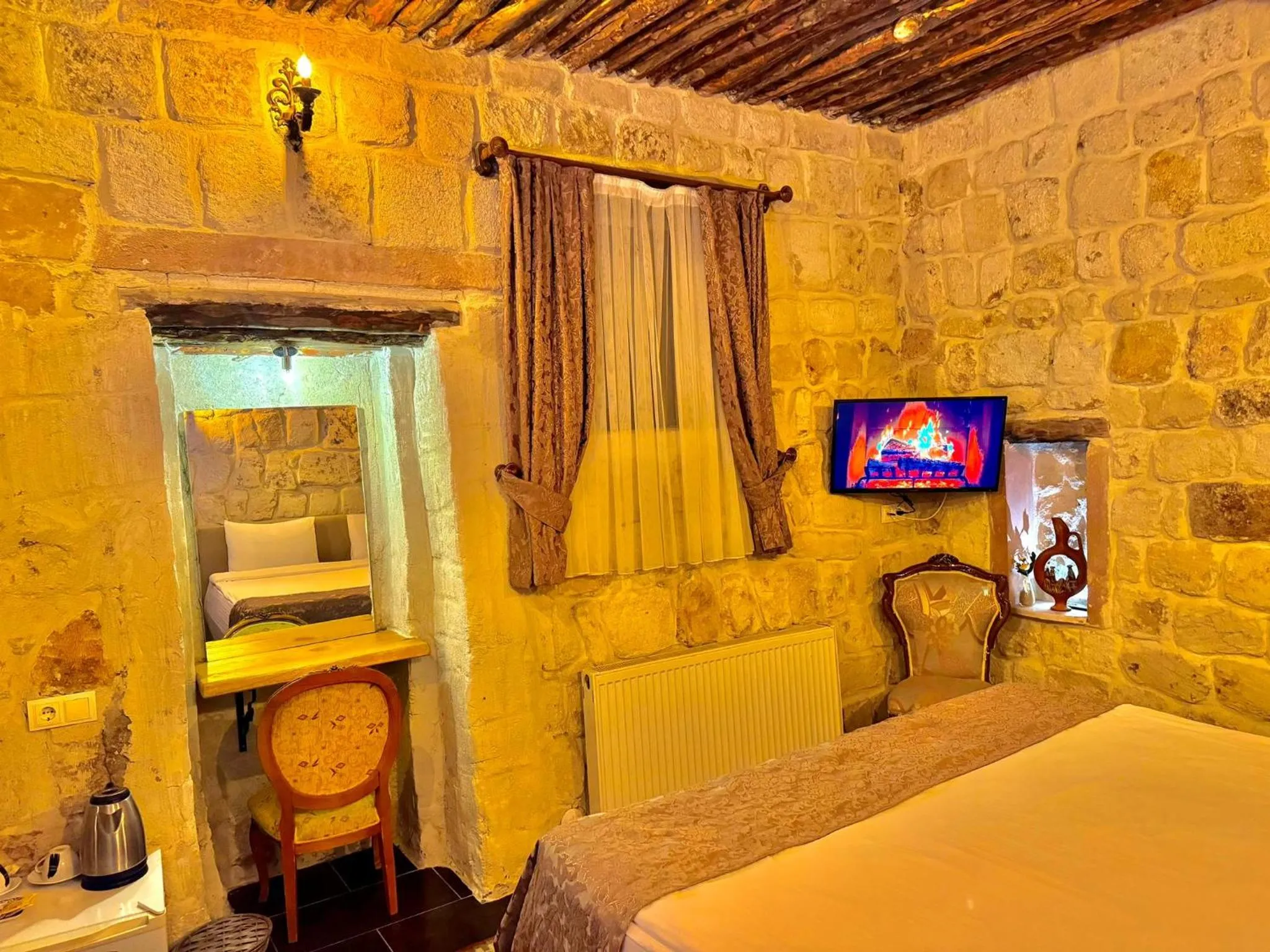 Bed in THE RED HORSE HOTEL