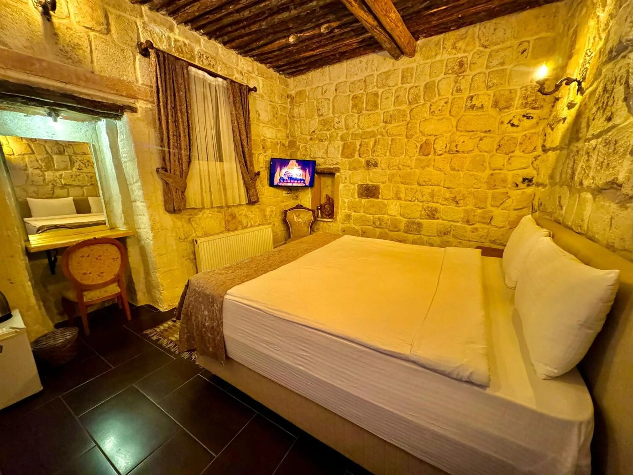 Bed in THE RED HORSE HOTEL