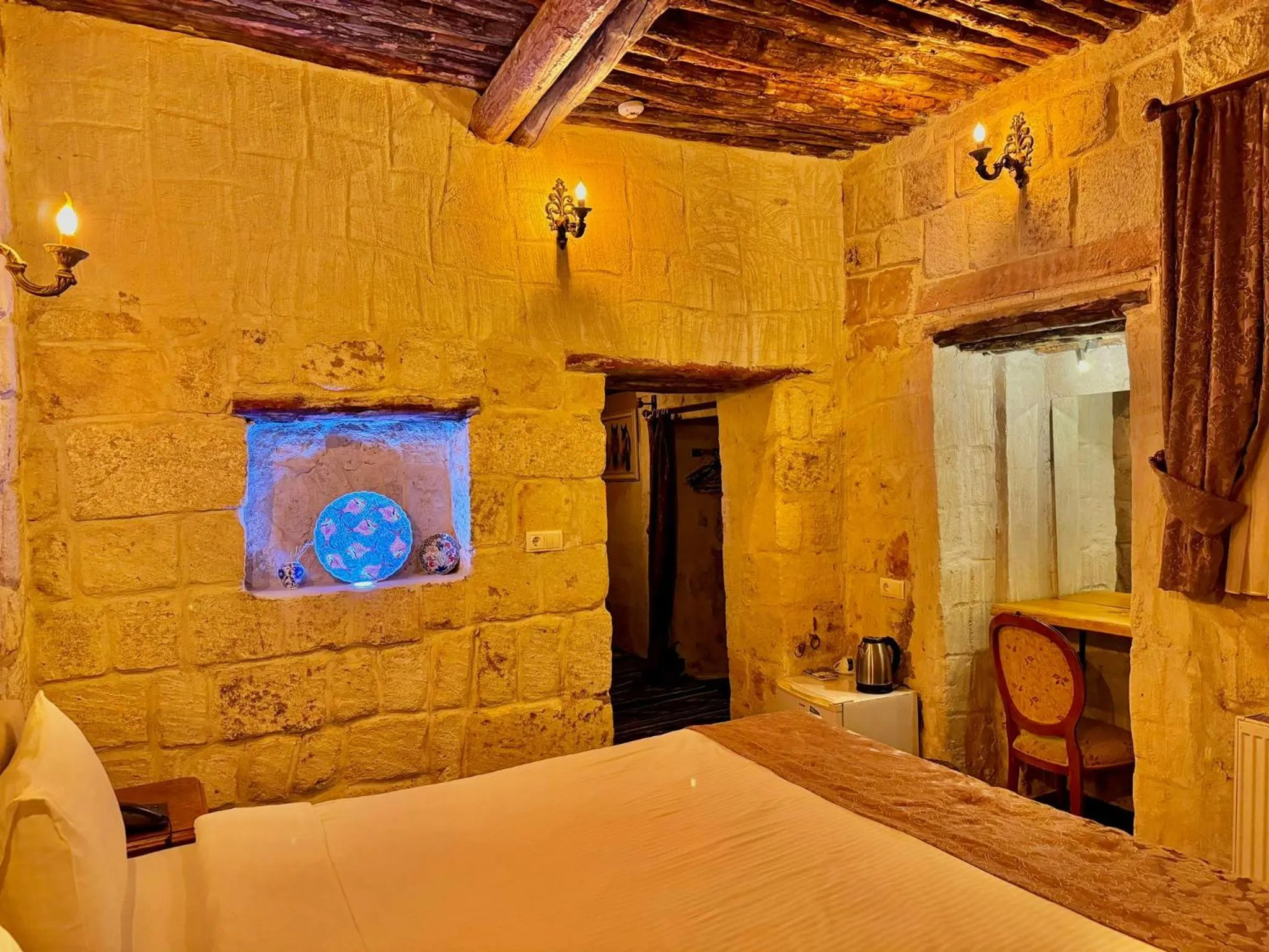 Bed in THE RED HORSE HOTEL