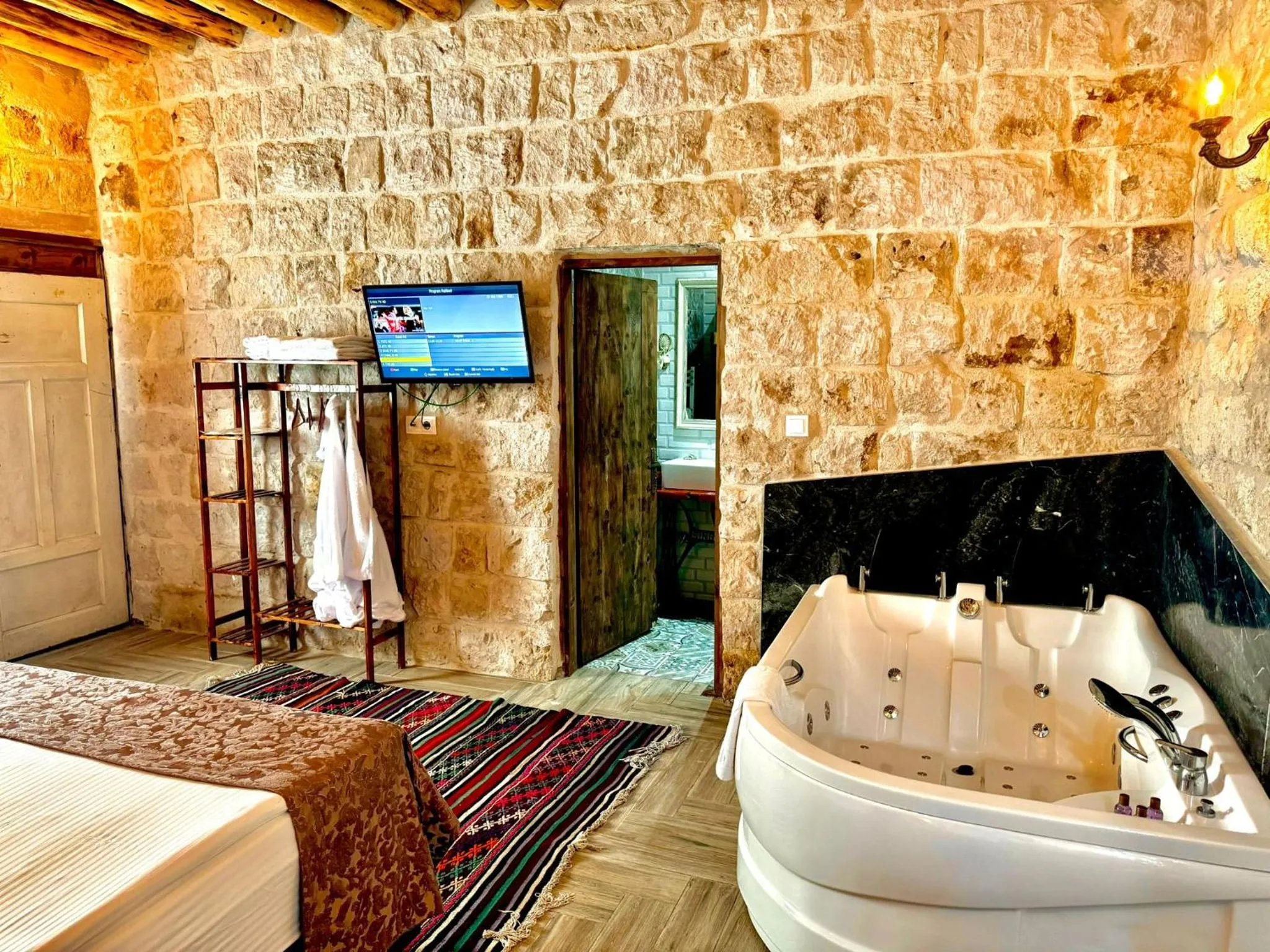 Bed in THE RED HORSE HOTEL