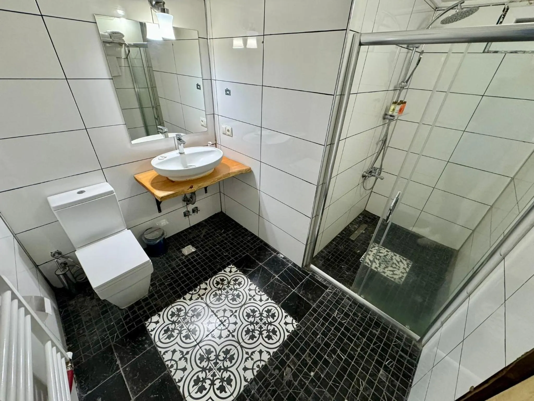 Bathroom in THE RED HORSE HOTEL