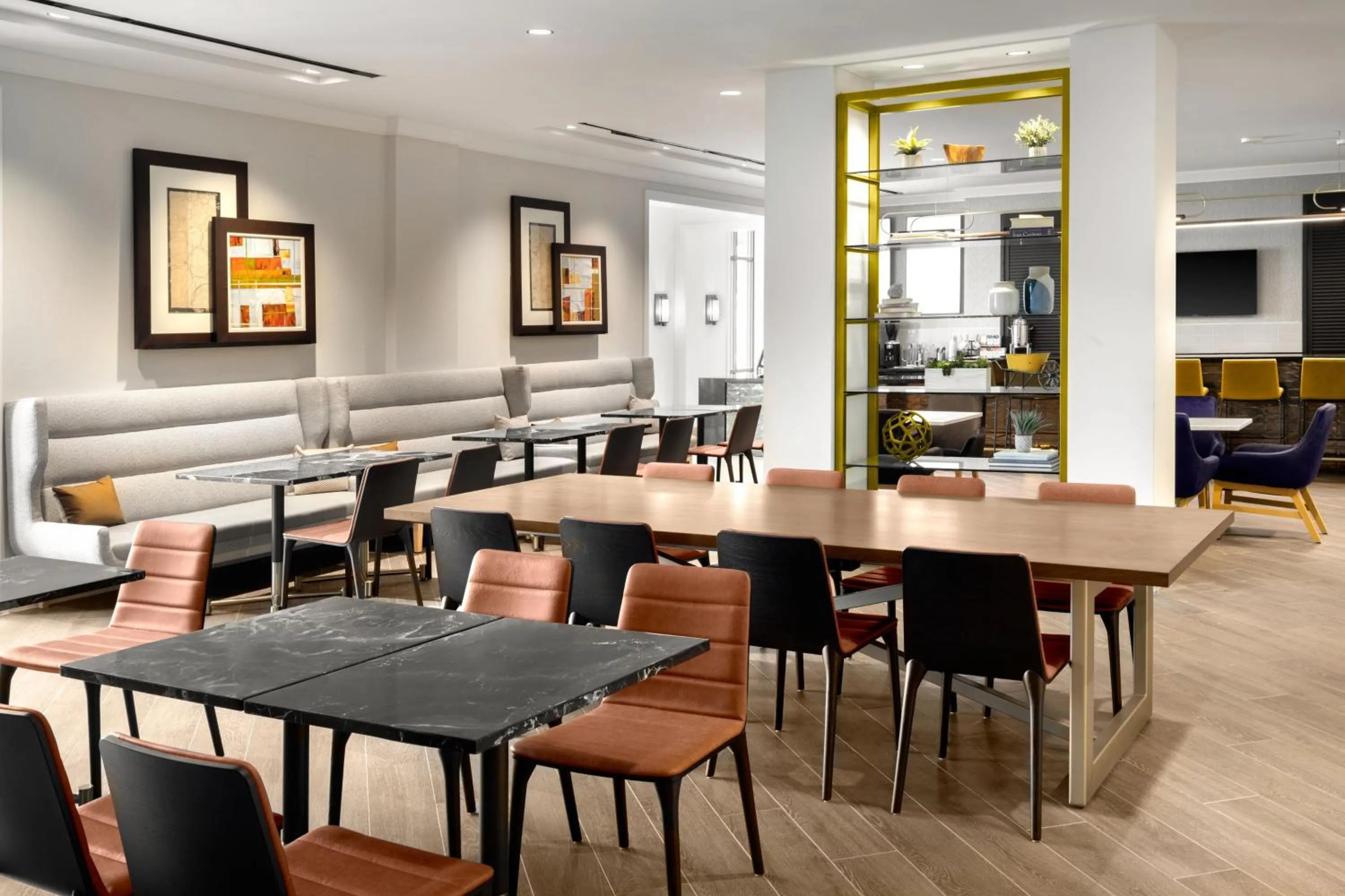 Lounge or bar in Sheraton Hotel Stonebriar