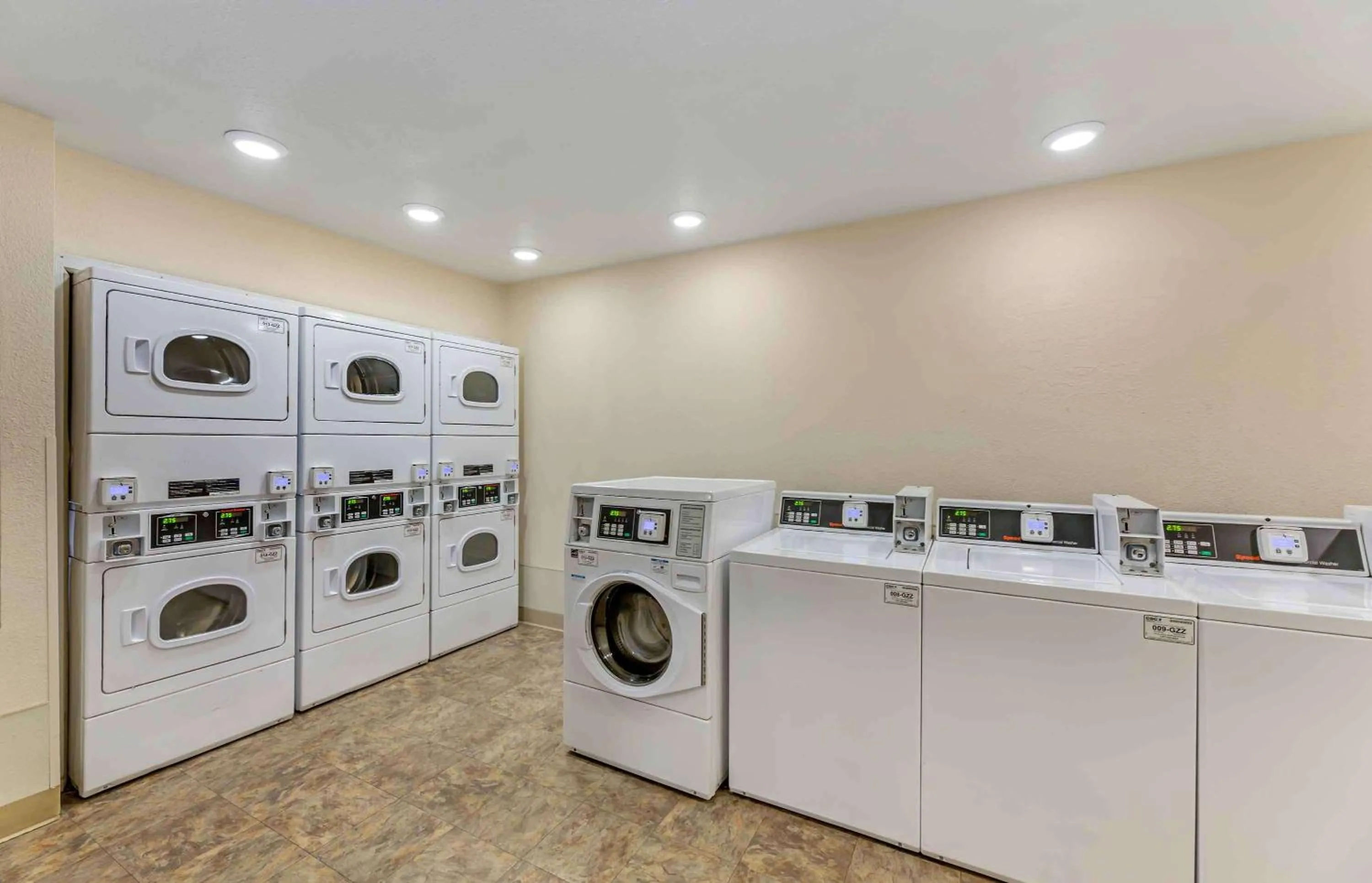 Property building in Extended Stay America Select Suites - Cleveland - Mentor