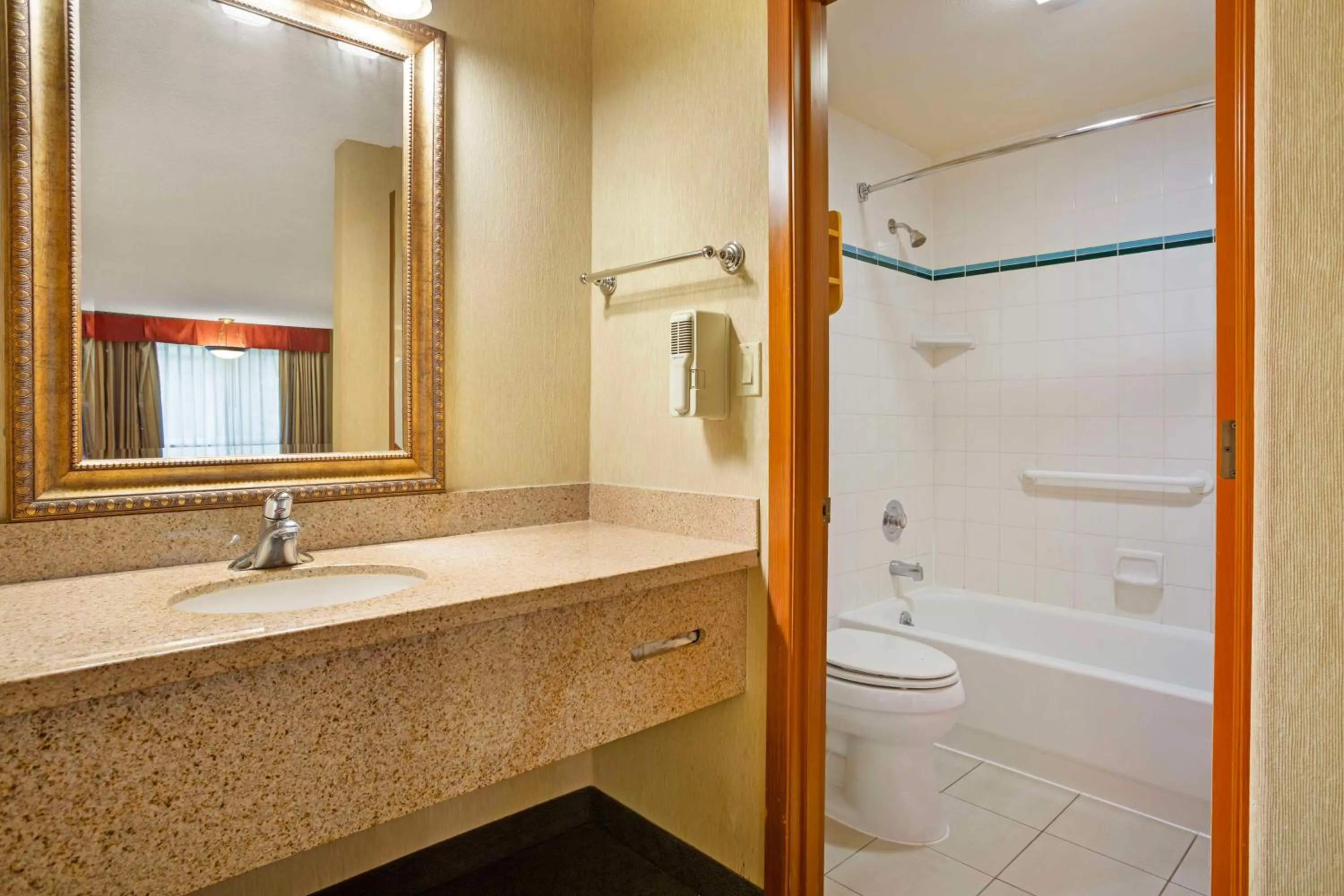 Bathroom in Best Western Shadow Inn
