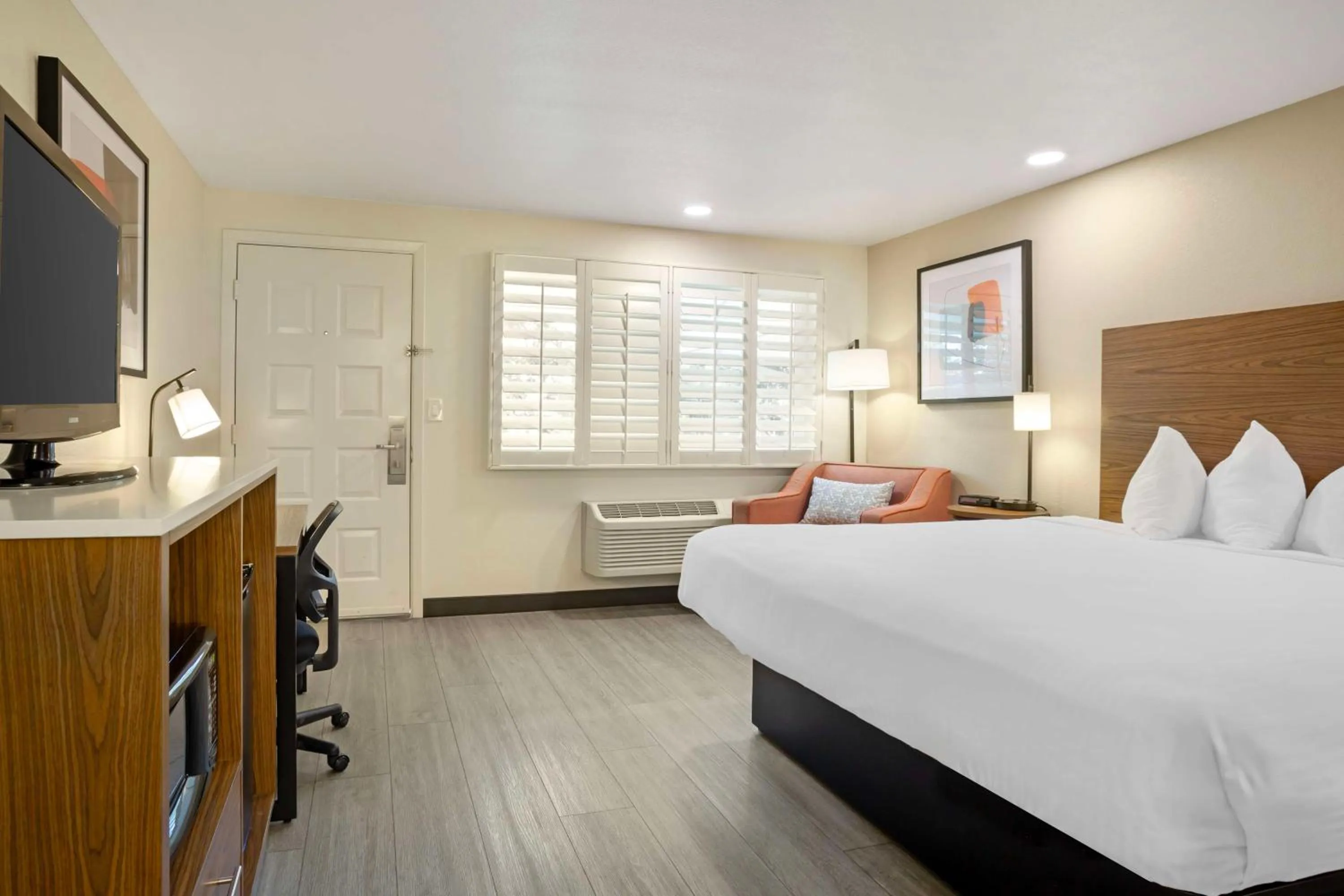 Bedroom, Bed in Best Western Shadow Inn