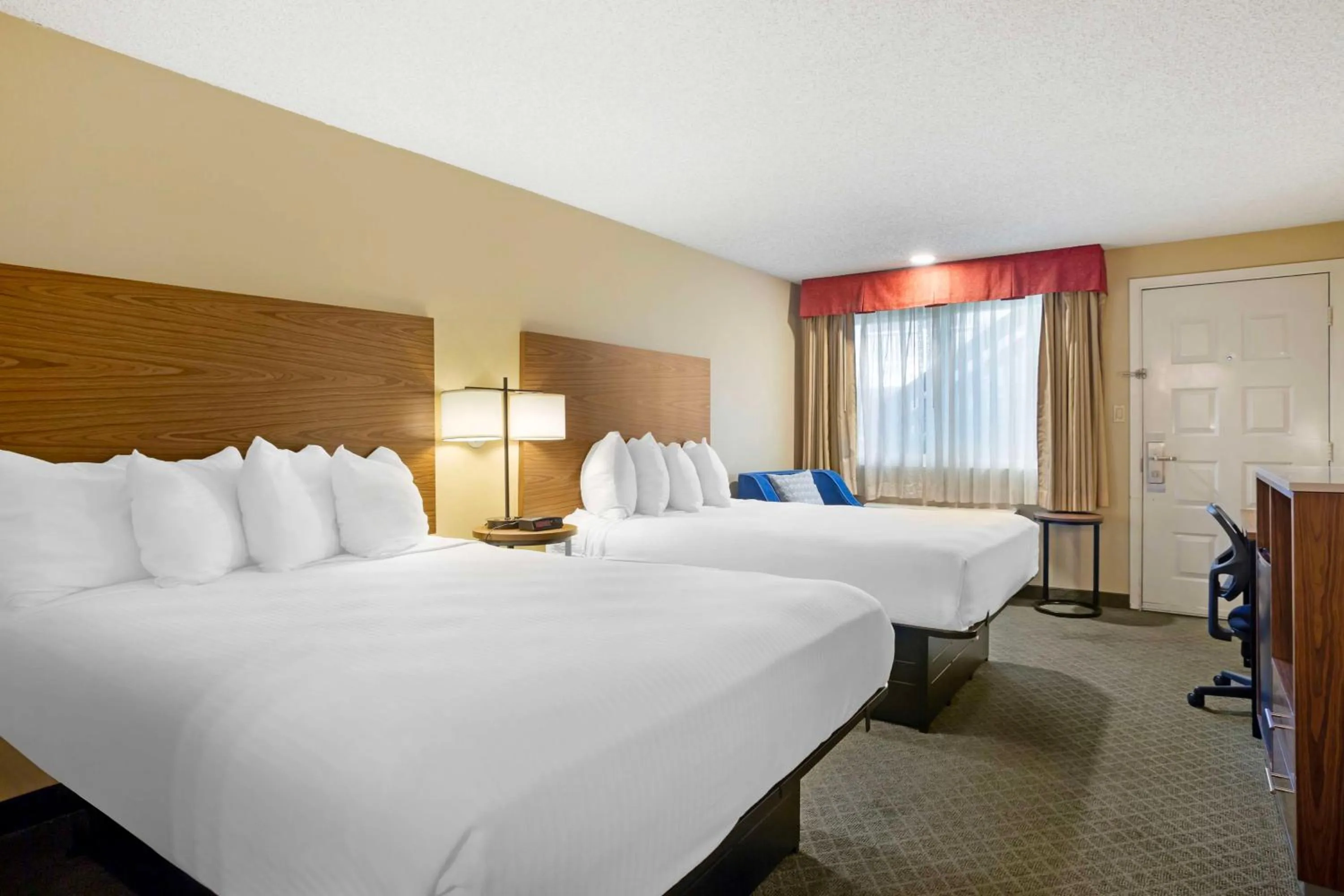 Bedroom, Bed in Best Western Shadow Inn