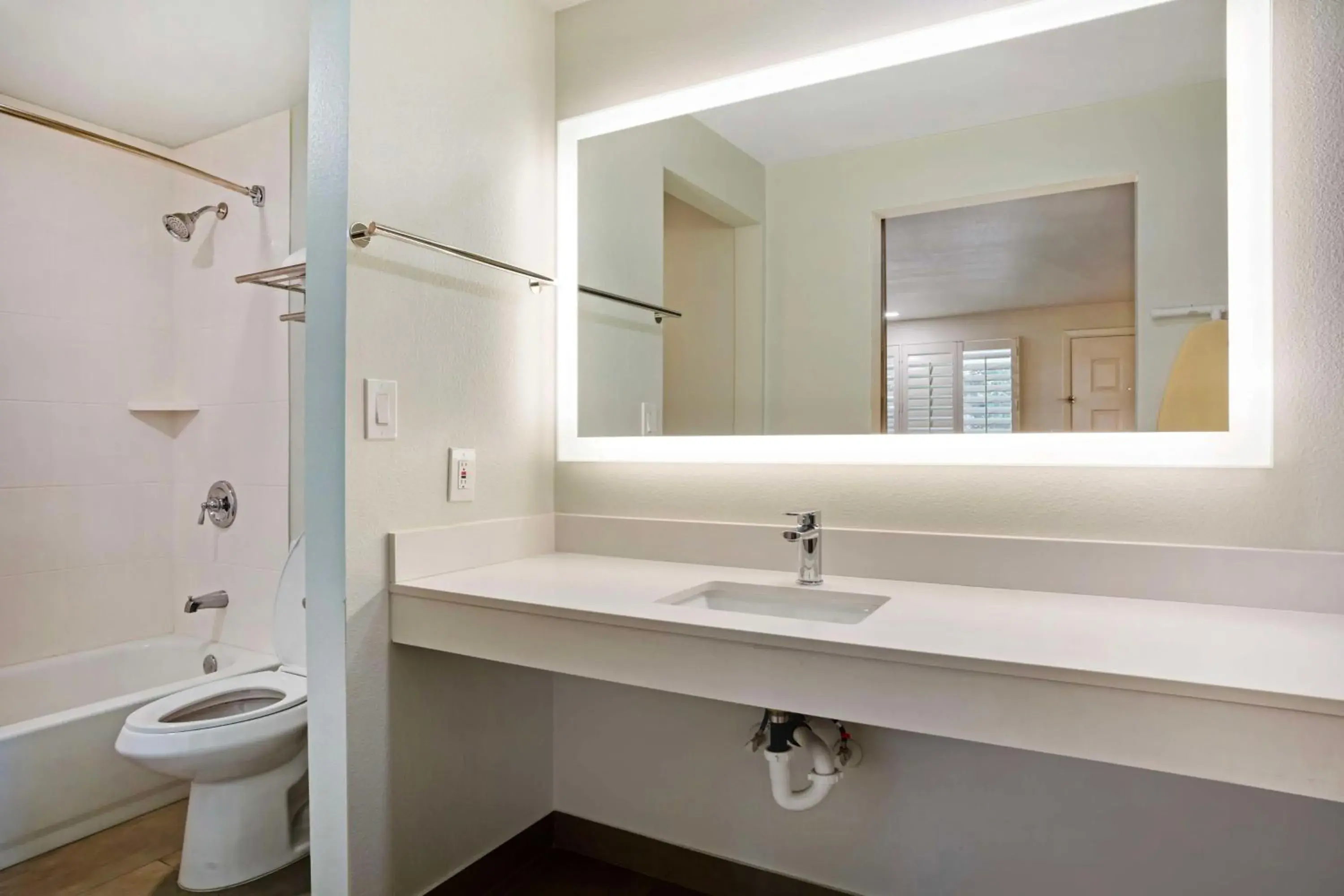 King Room with Sofa Bed - Non-Smoking in Best Western Shadow Inn King Room with Sofa Bed - Non-Smoking in Best Western Shadow Inn