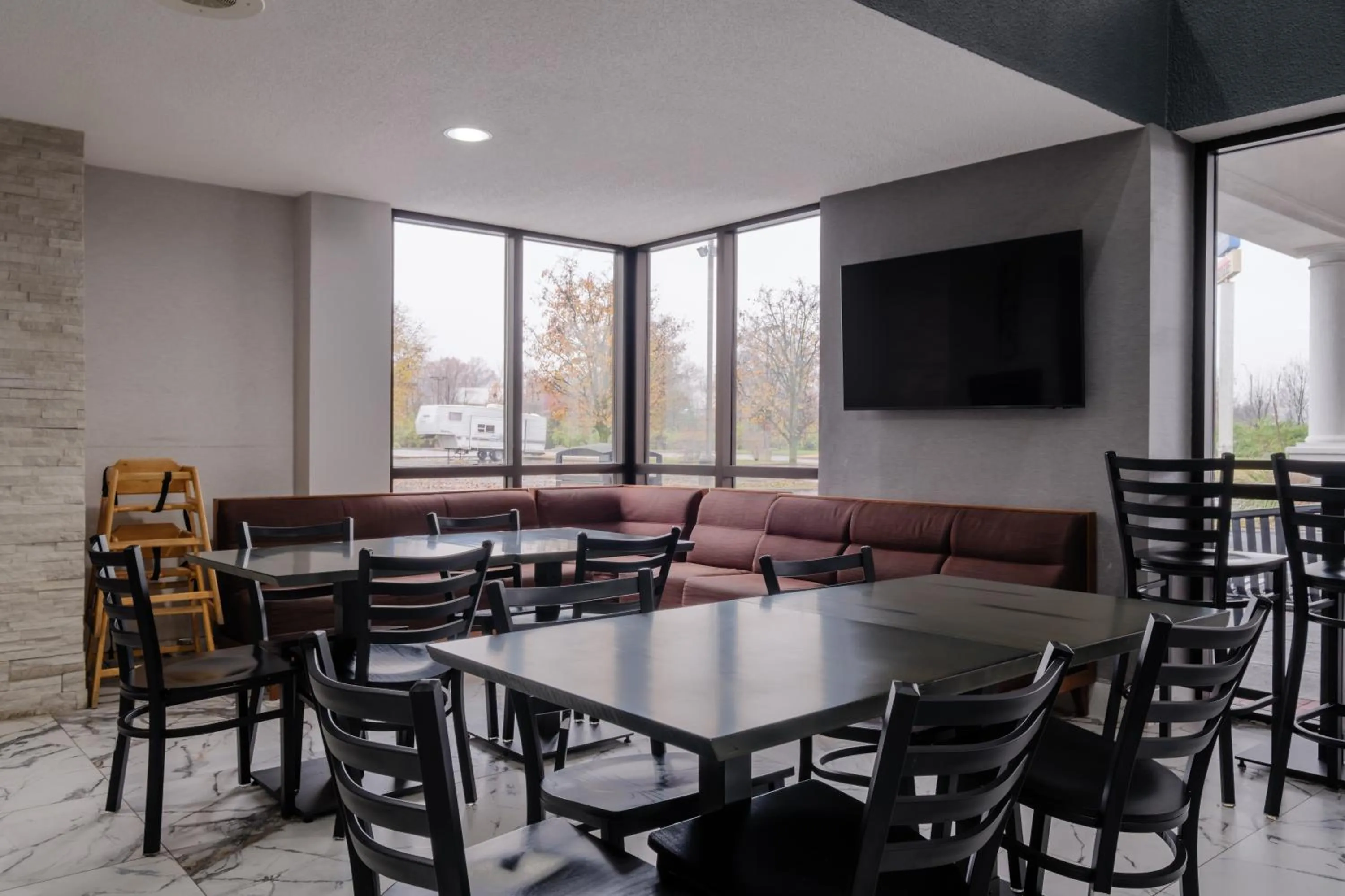 Breakfast in Baymont by Wyndham Louisville Airport South