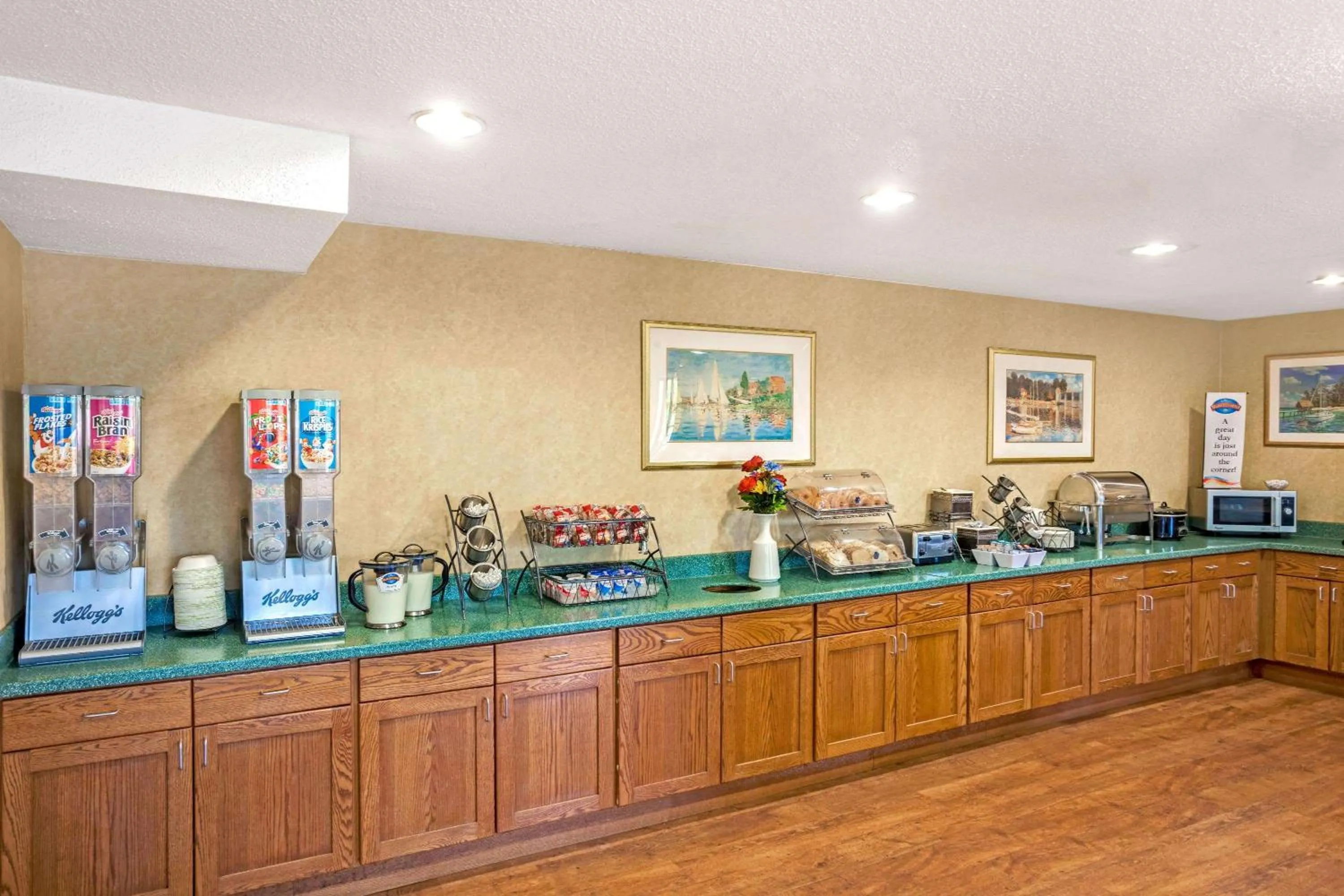 Deluxe King Suite with Spa Bath in Baymont by Wyndham Louisville Airport South