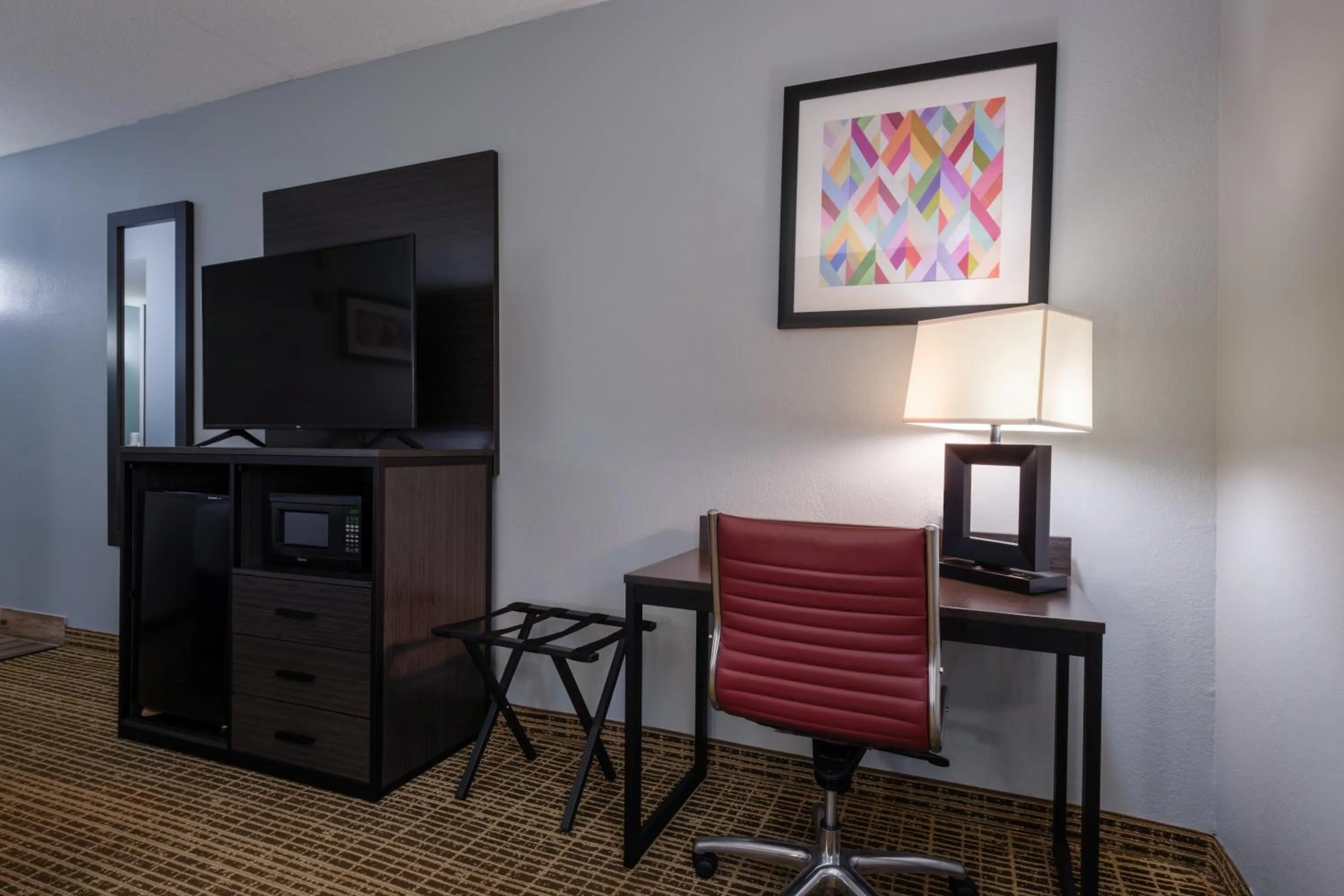 TV and multimedia in Baymont by Wyndham Louisville Airport South