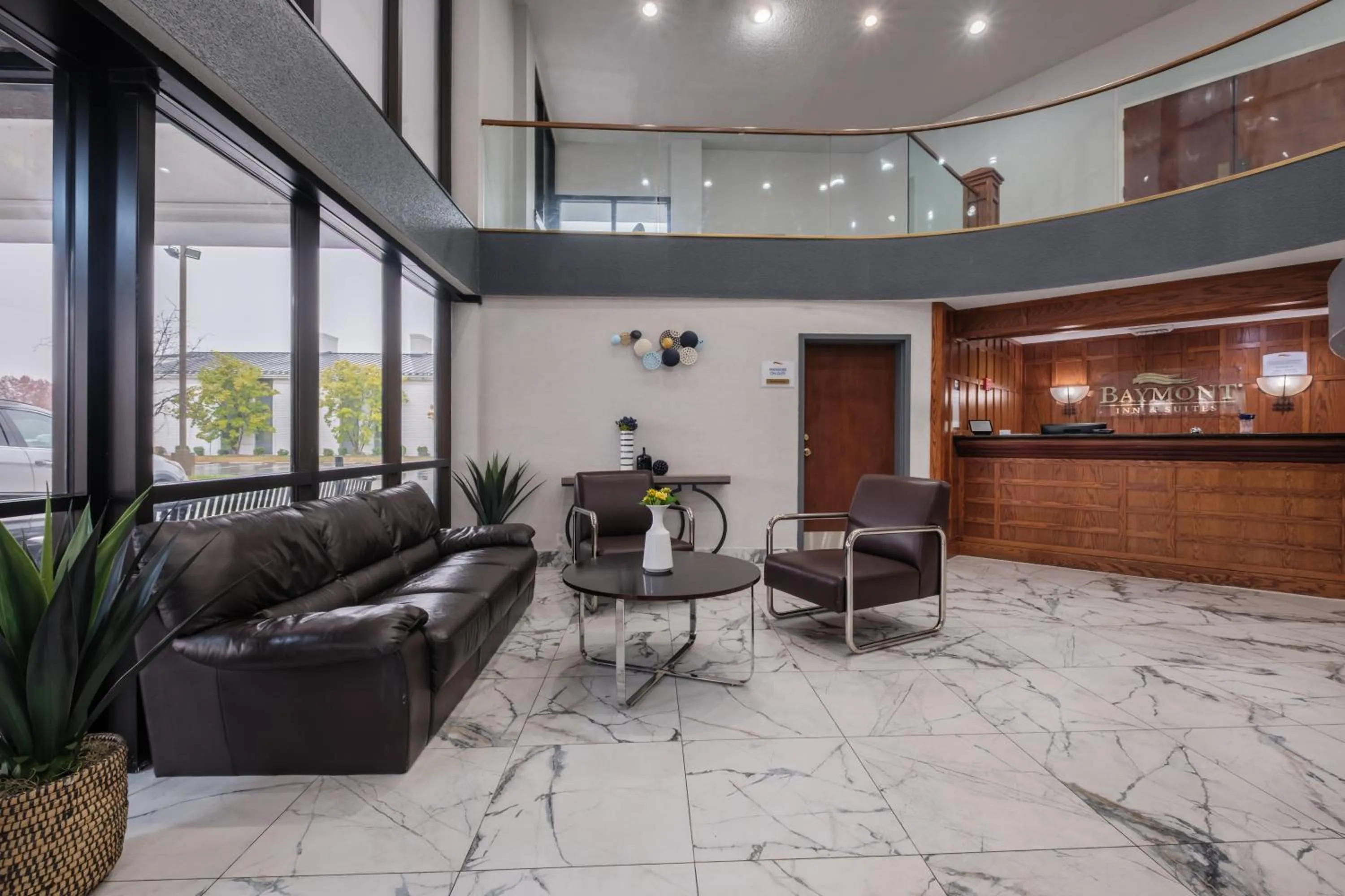 Living room in Baymont by Wyndham Louisville Airport South