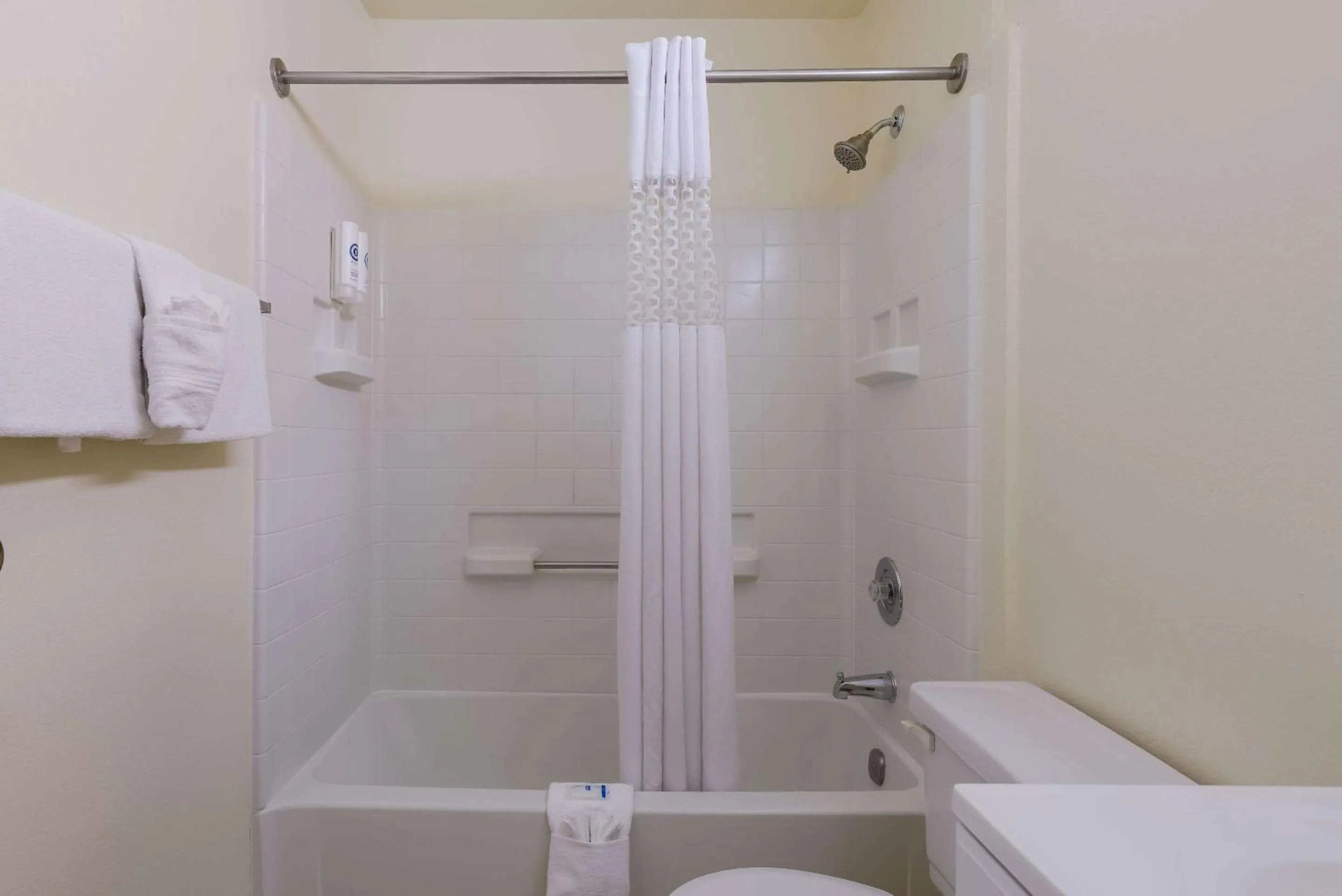 Bedroom in Rodeway Inn Livermore