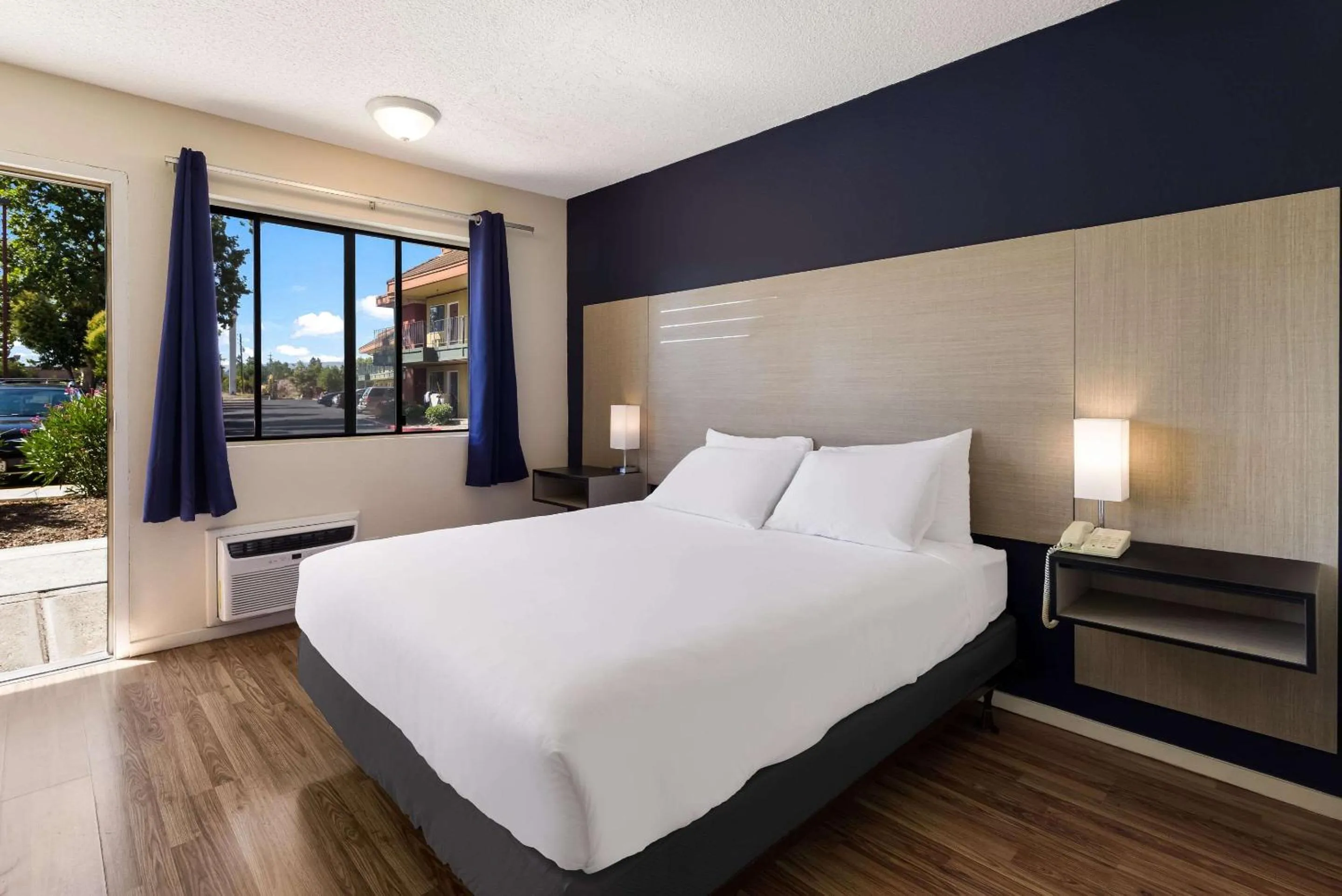 Bedroom, Bed in Rodeway Inn Livermore