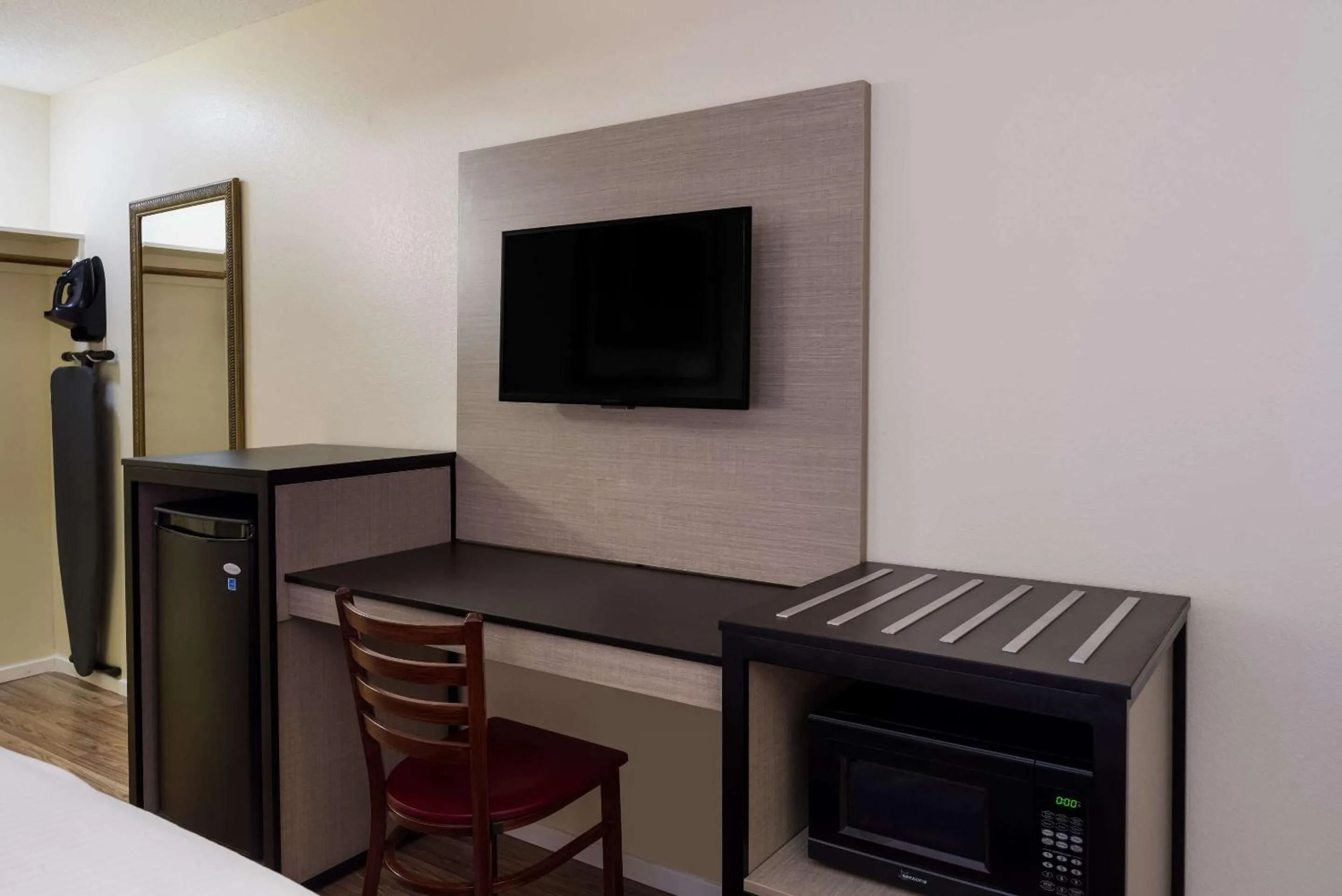 Bedroom in Rodeway Inn Livermore