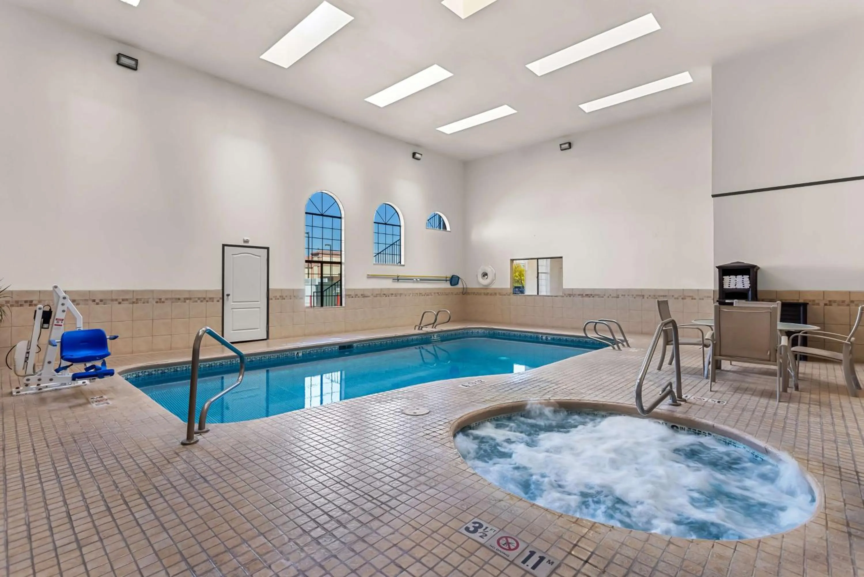 Pool view in Best Western Socorro Hotel & Suites