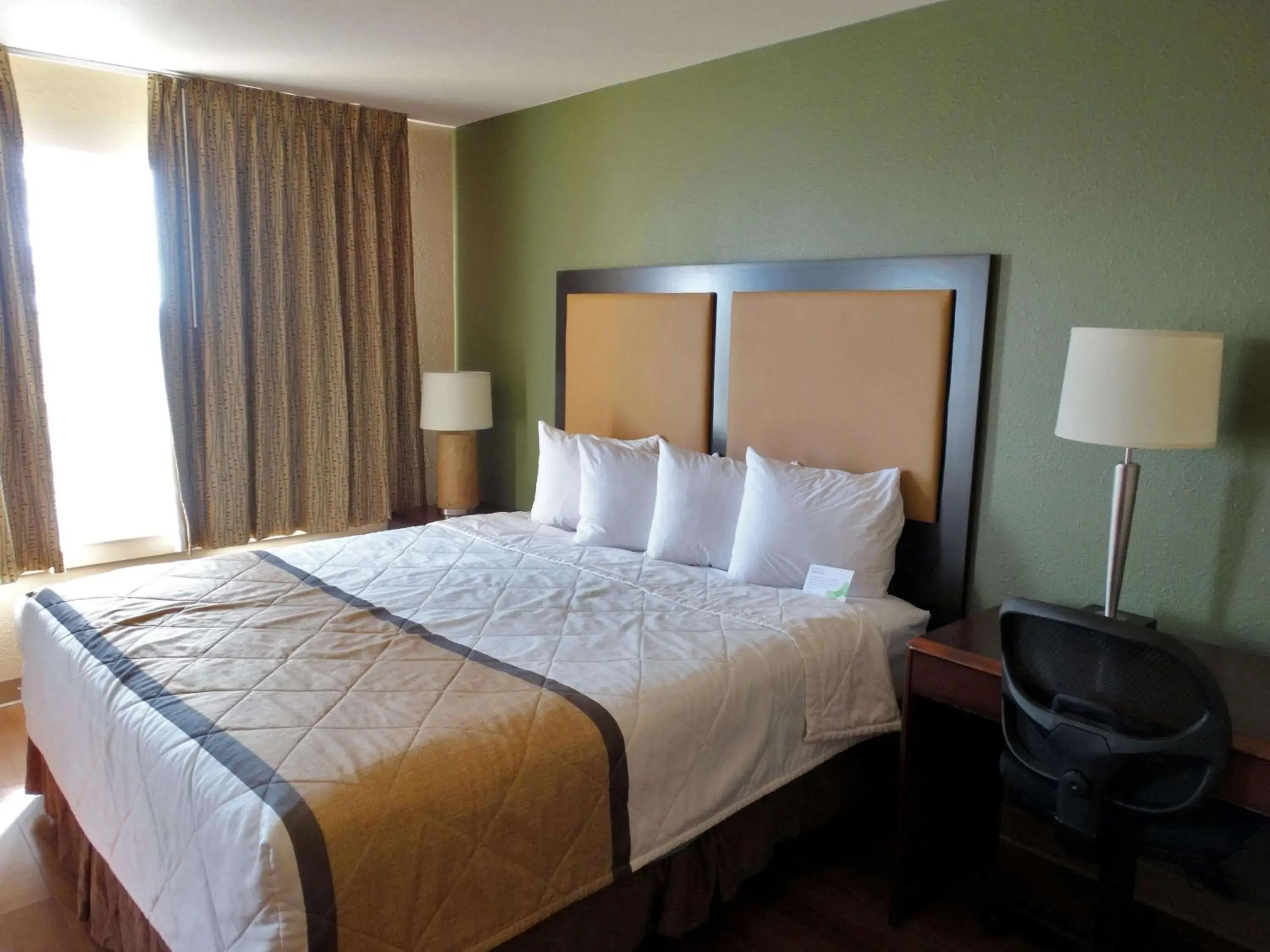 Deluxe Studio with 1 Queen Bed - Non-Smoking in Extended Stay America Suites - Austin - Northwest - Research Park Deluxe Studio with 1 Queen Bed - Non-Smoking in Extended Stay America Suites - Austin - Northwest - Research Park