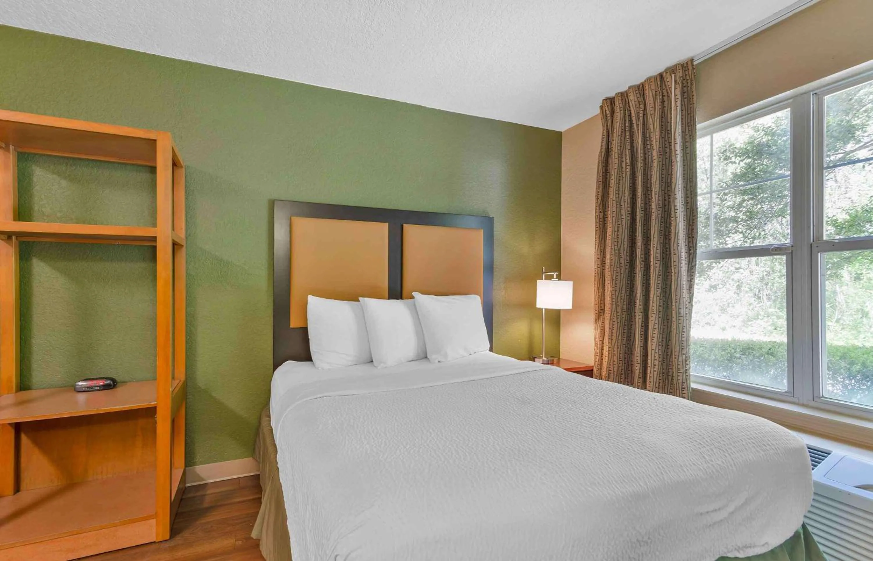 Bedroom, Bed in Extended Stay America Suites - Austin - Northwest - Research Park