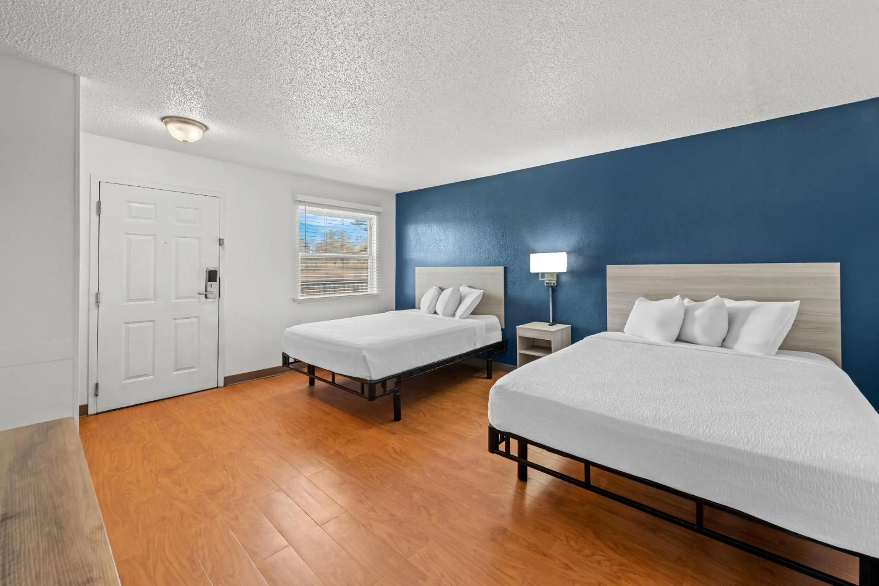 Bed in Birch Hill Suites Kansas City - Independence