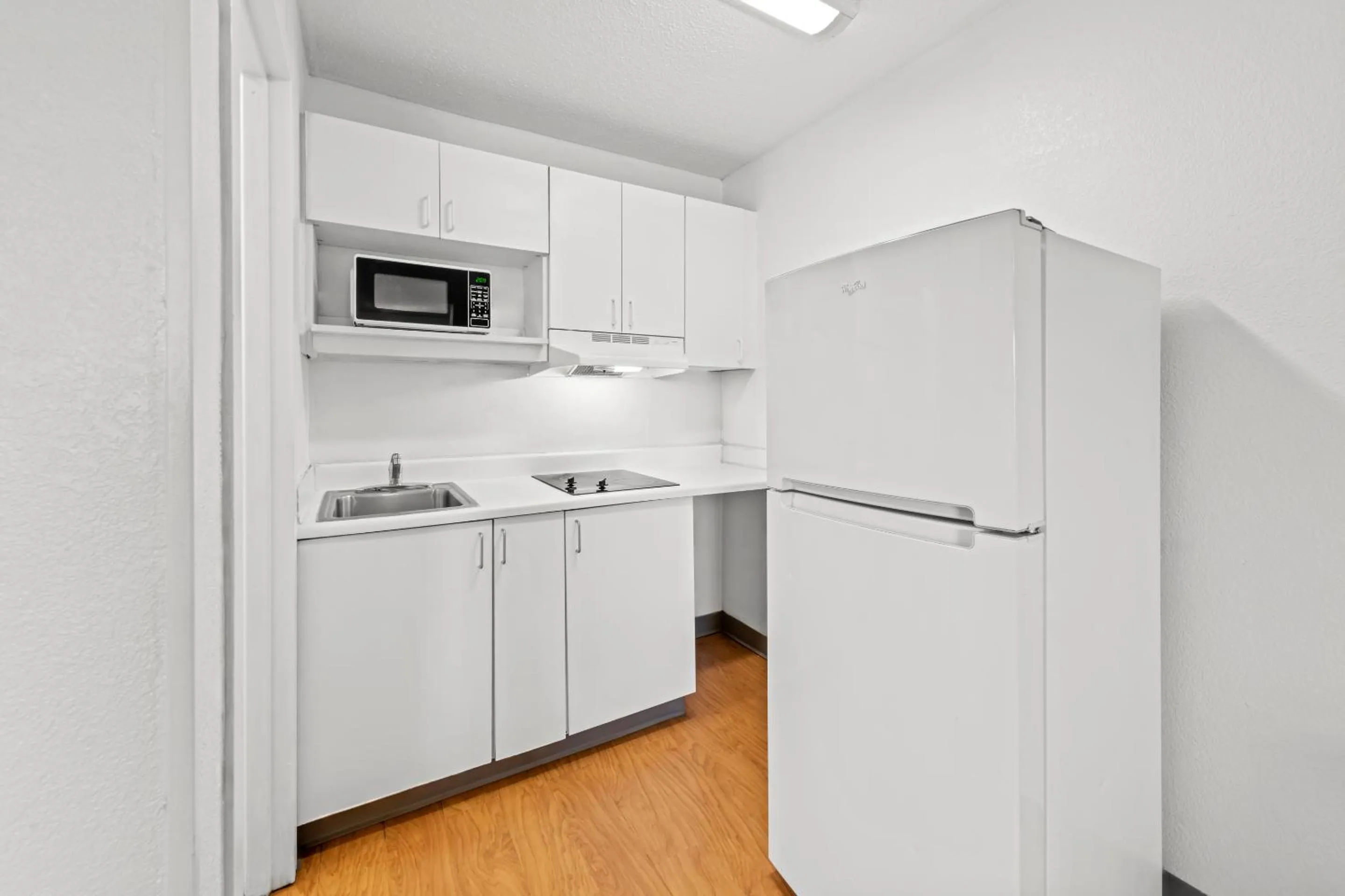 Kitchen or kitchenette in Birch Hill Suites Kansas City - Independence