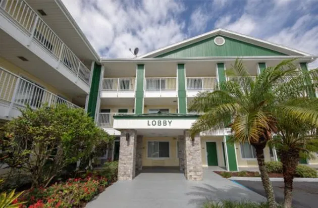 Property building in Birch Hill Suites Kansas City - Independence