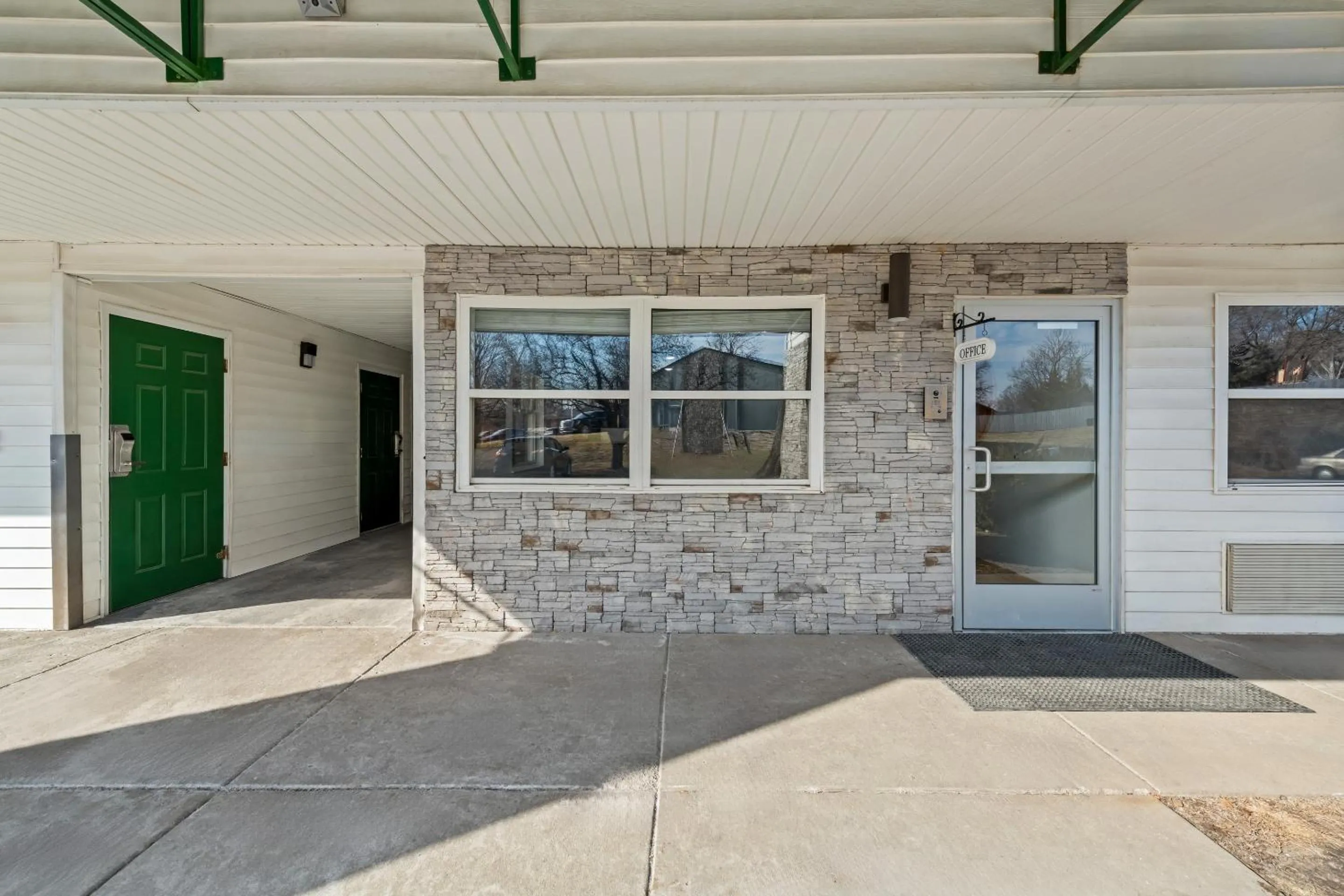 Property building in Birch Hill Suites Kansas City - Independence