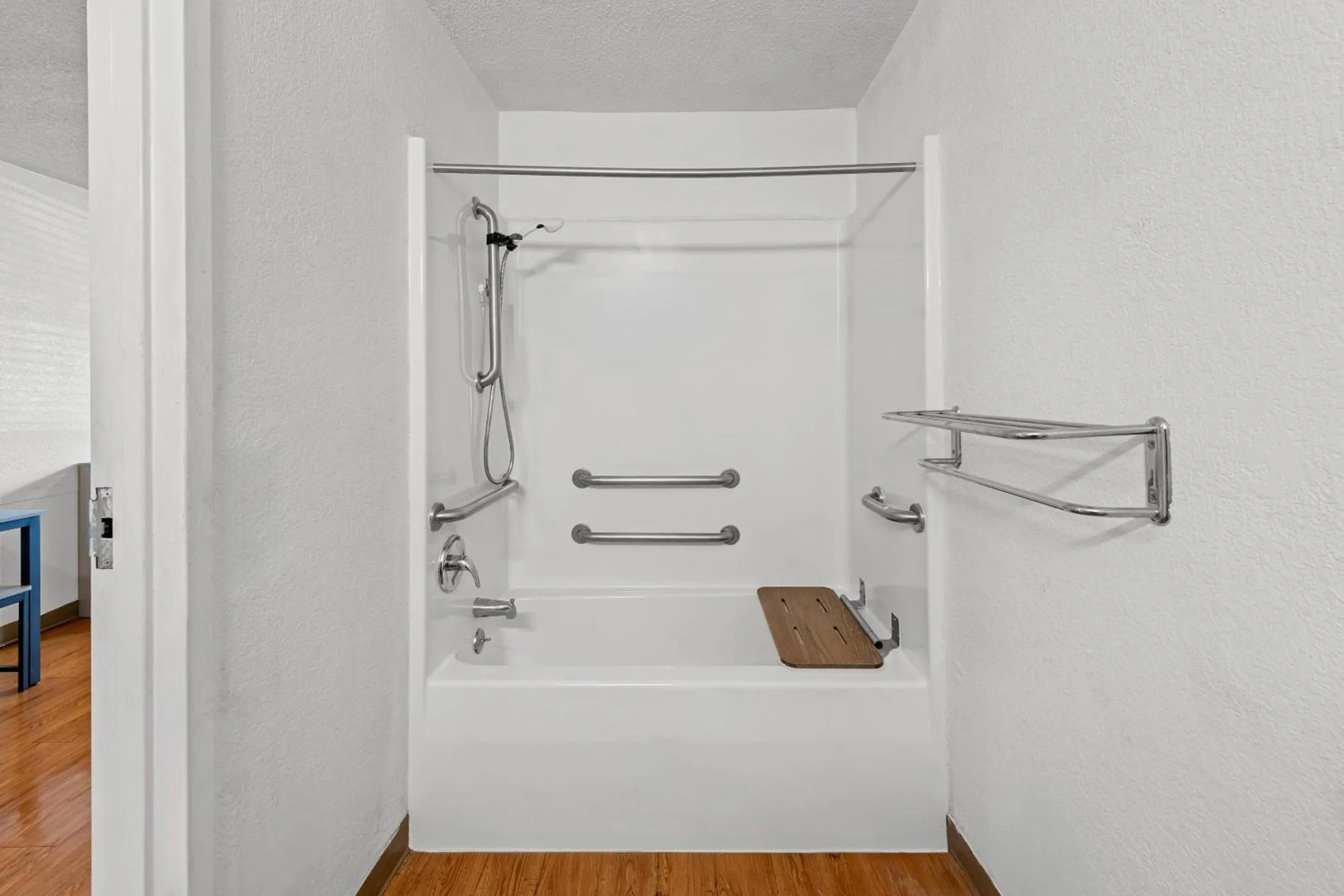 Bathroom in Birch Hill Suites Kansas City - Independence