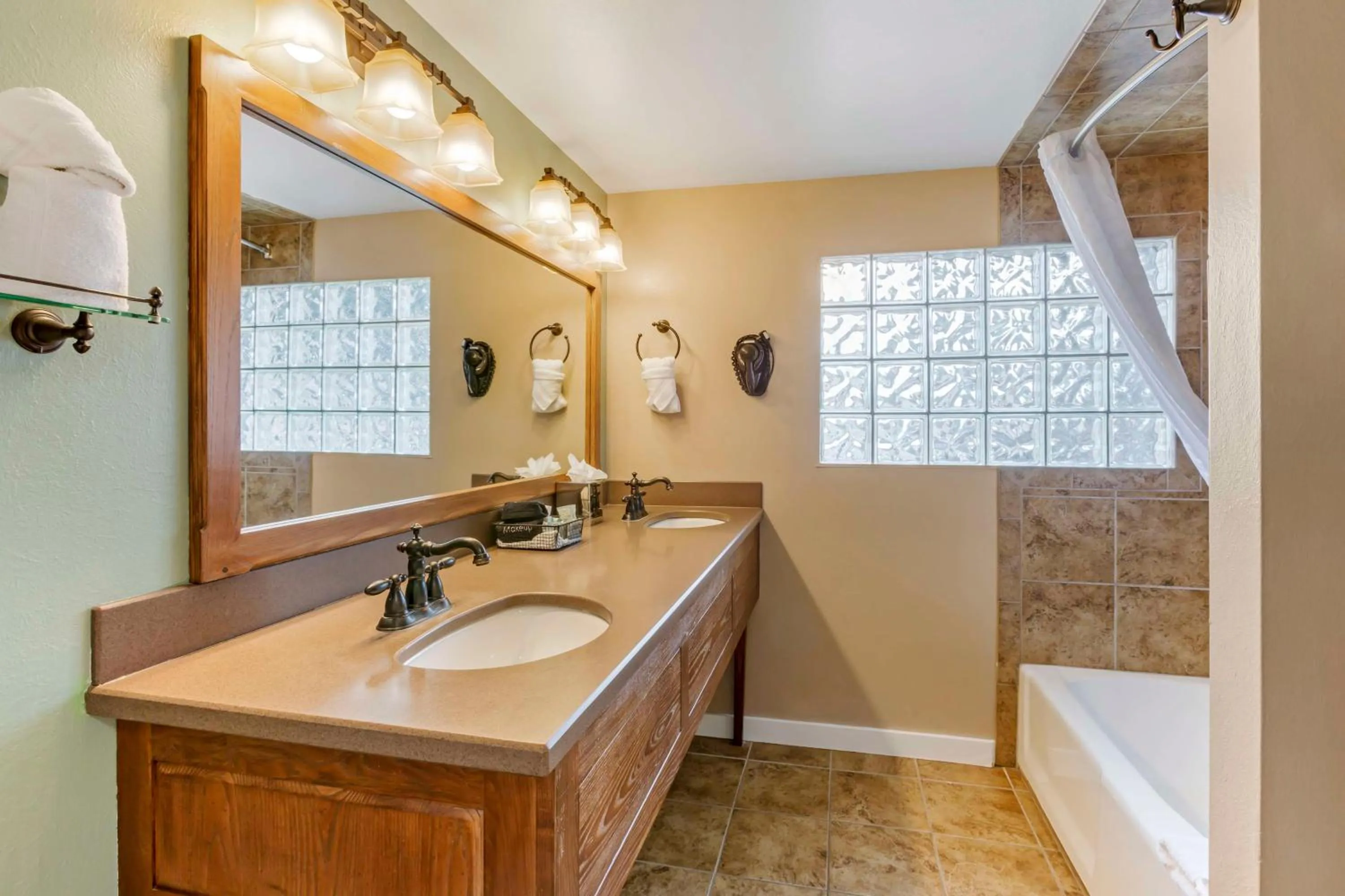 Bathroom in Best Western Sunset Inn