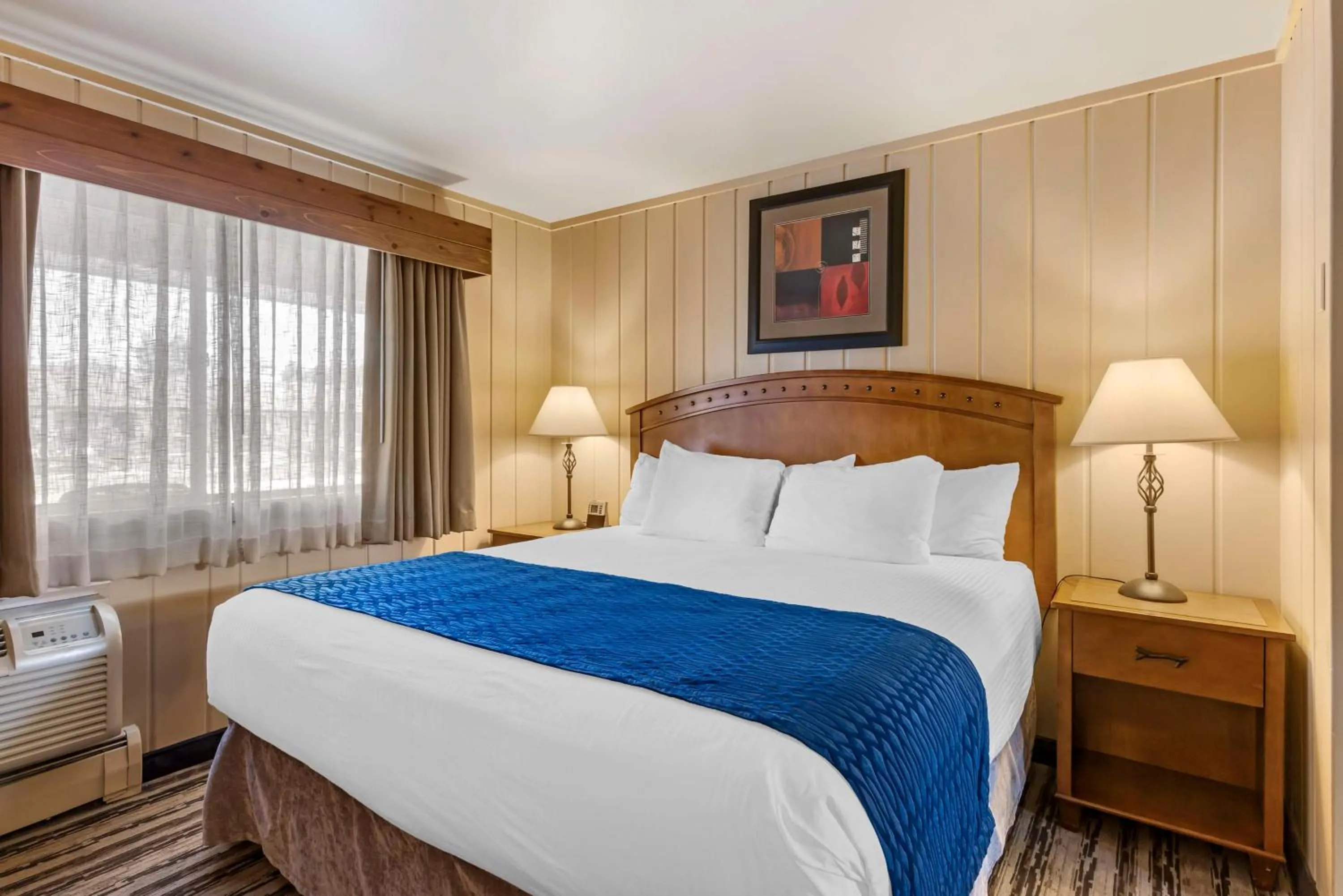 Bedroom, Bed in Best Western Sunset Inn