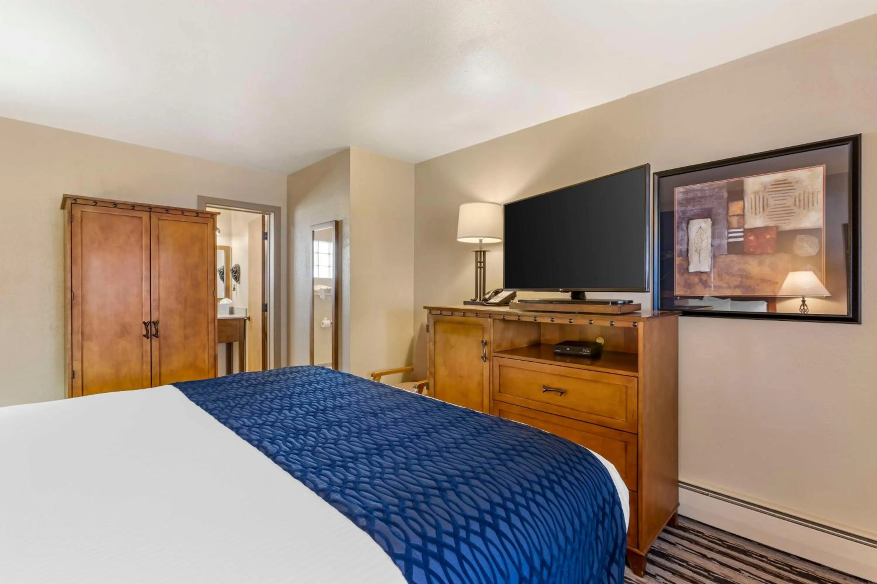 Bedroom, Bed in Best Western Sunset Inn