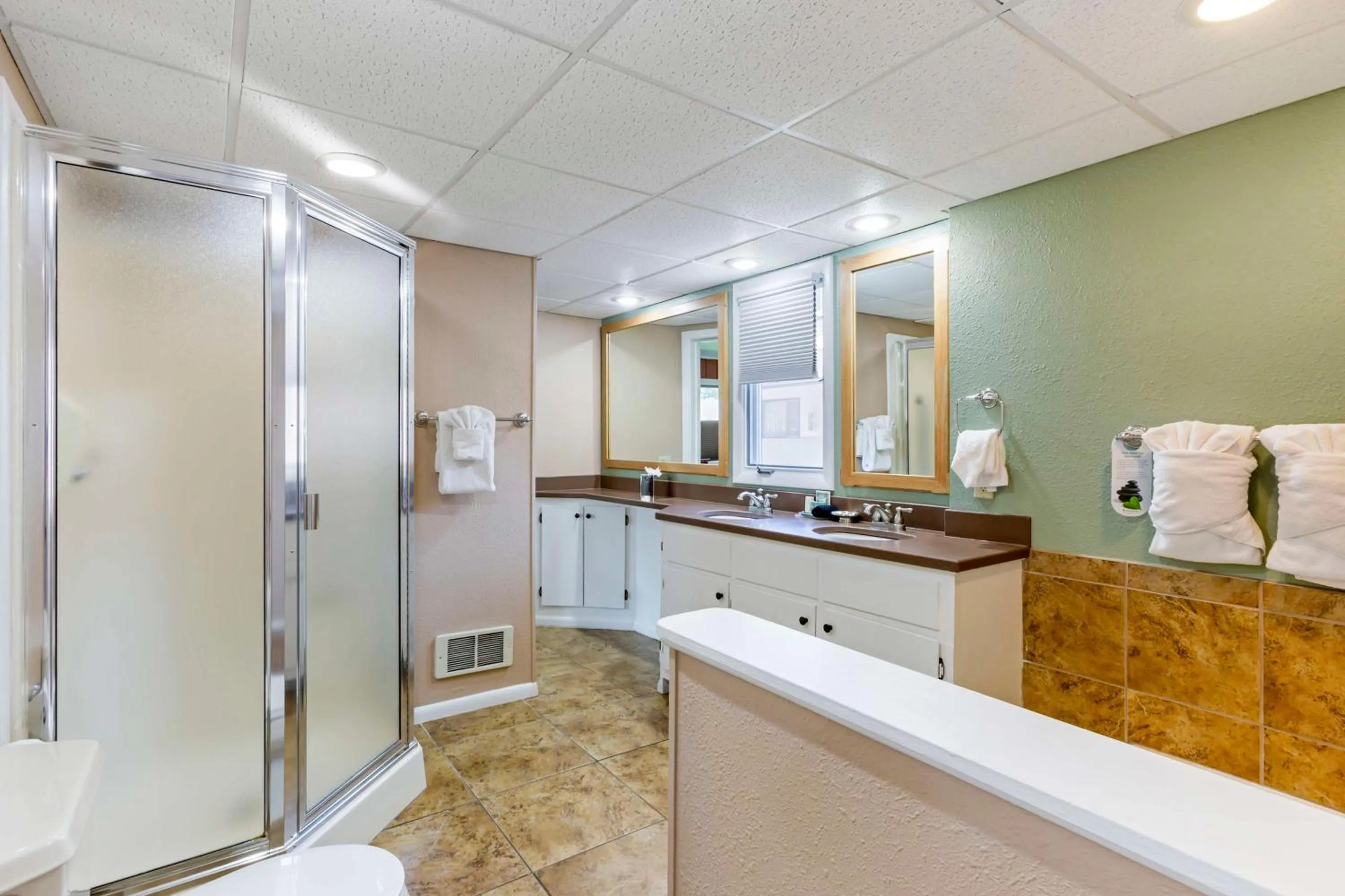 Bathroom in Best Western Sunset Inn