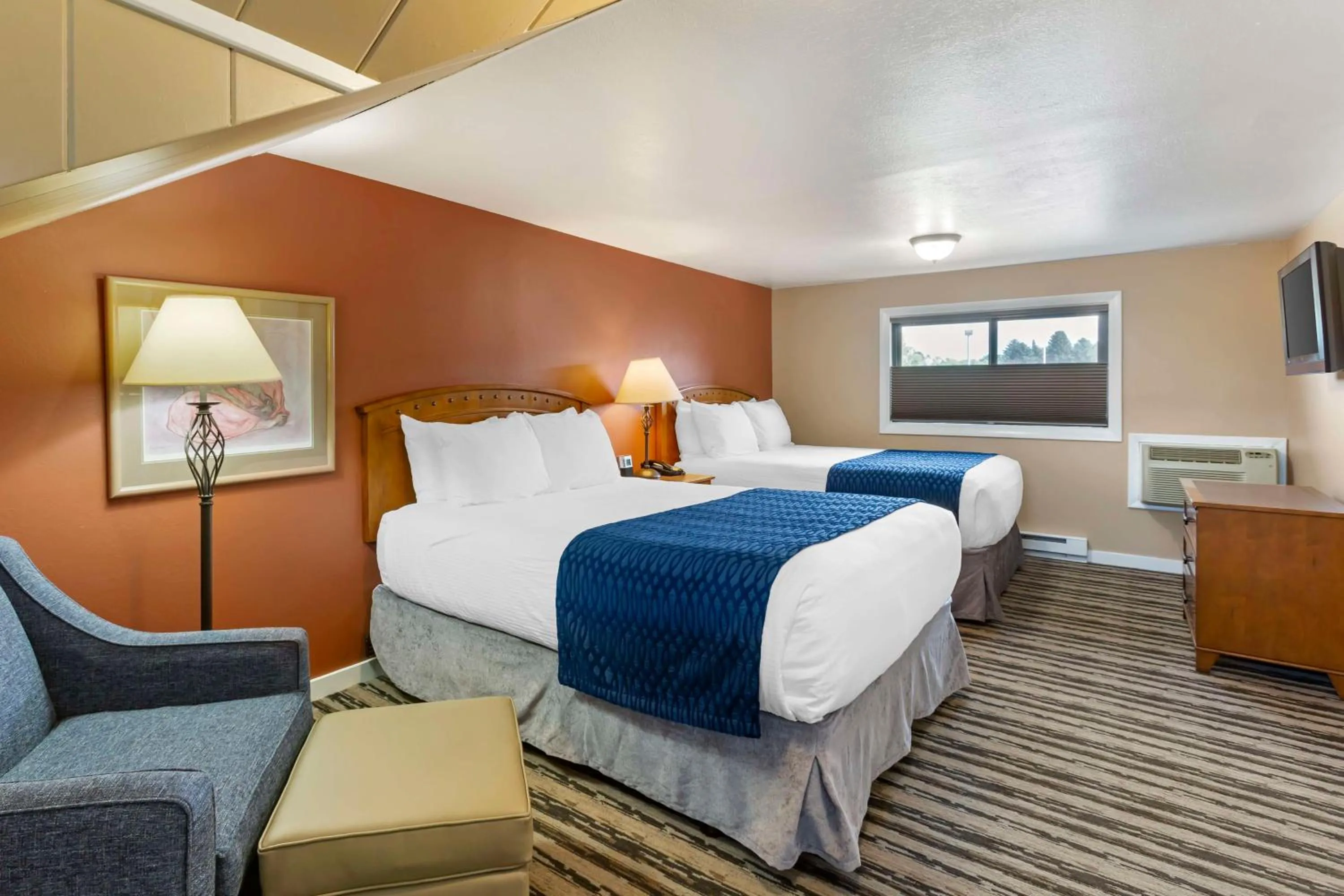 Bedroom, Bed in Best Western Sunset Inn