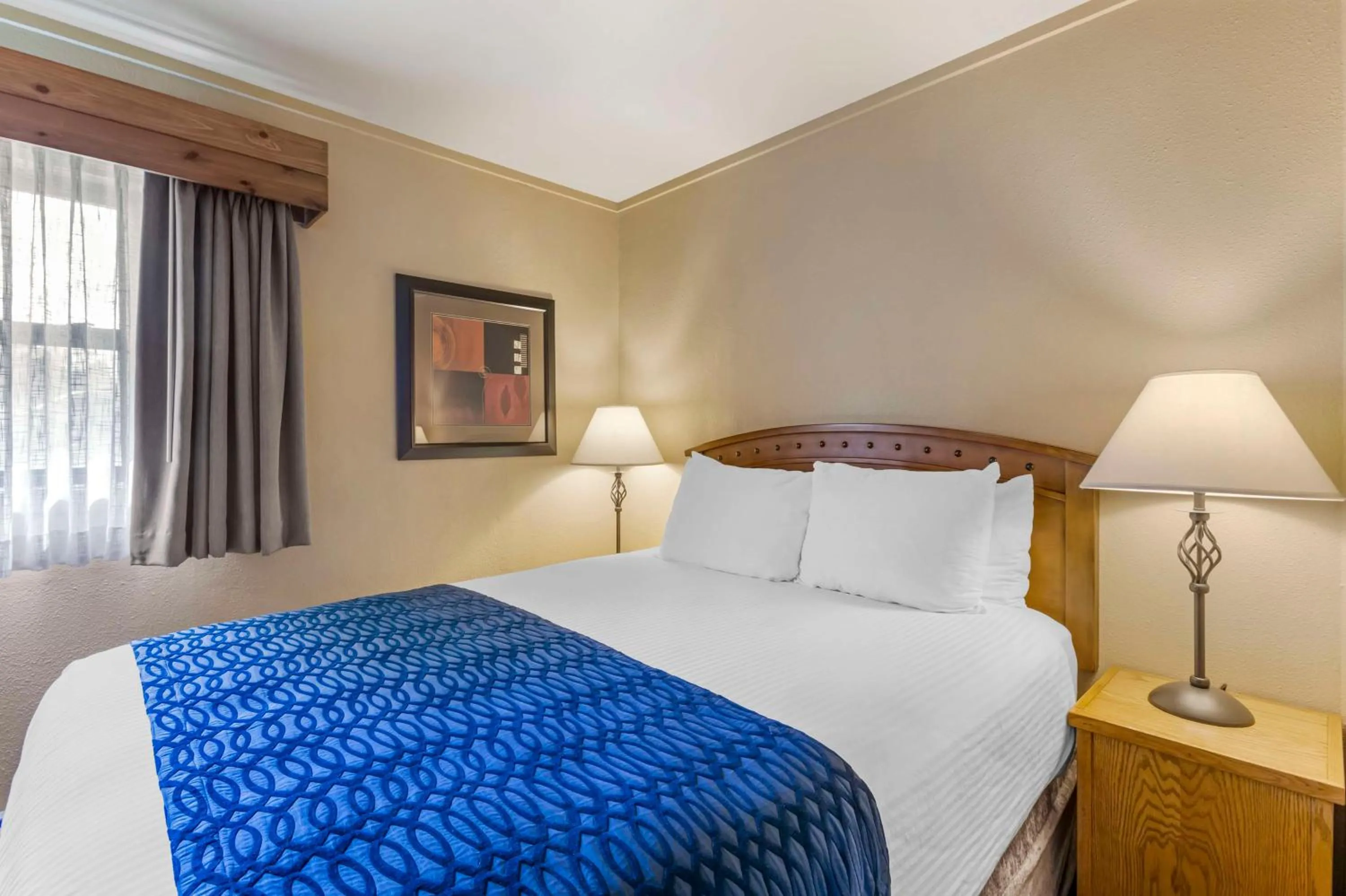 Bedroom, Bed in Best Western Sunset Inn