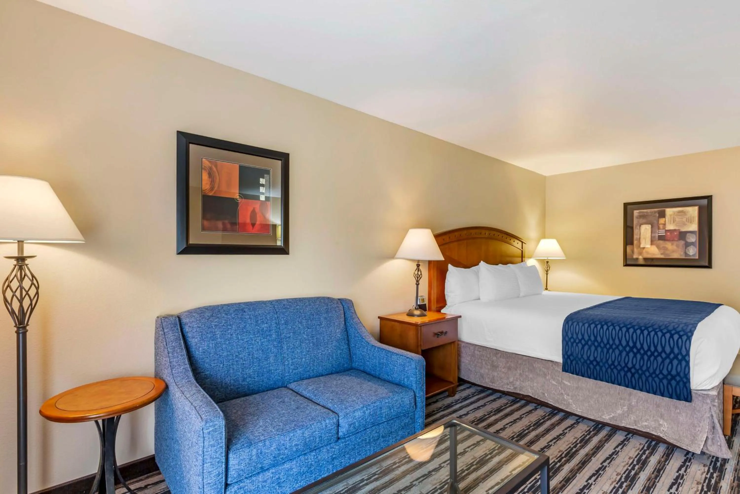 Bedroom, Bed in Best Western Sunset Inn