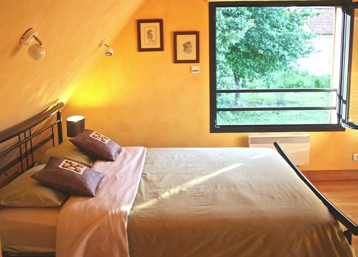 Photo of the whole room in Chambre d'hôtes La Dentalie