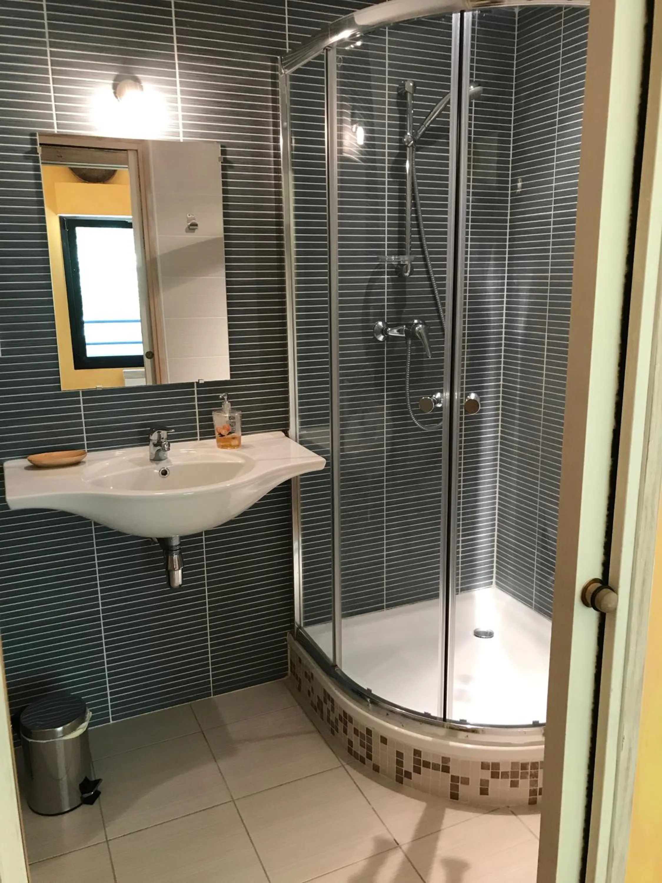 Shower in Chambre d'hôtes La Dentalie