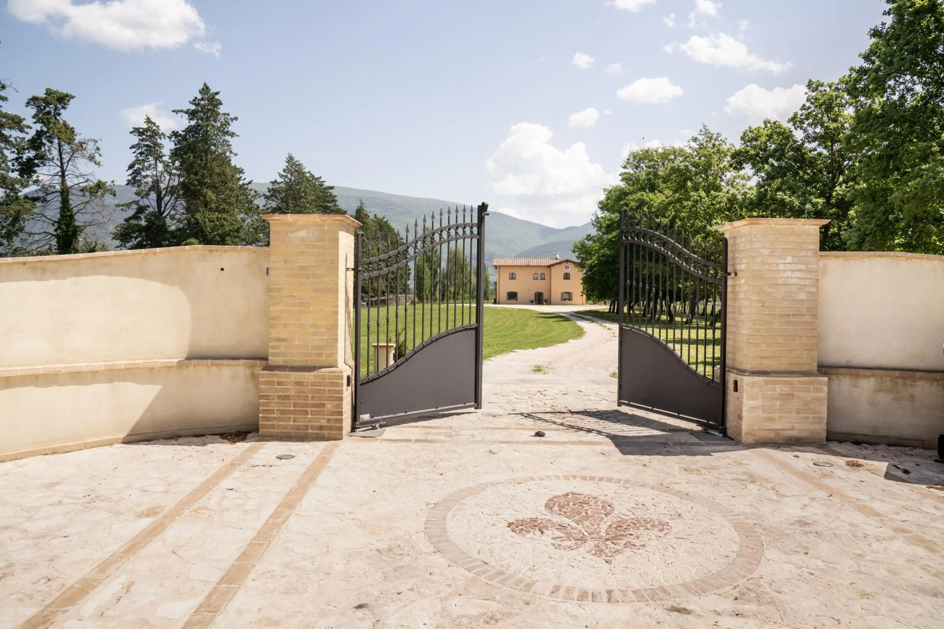 Property building in Il Castellaccio