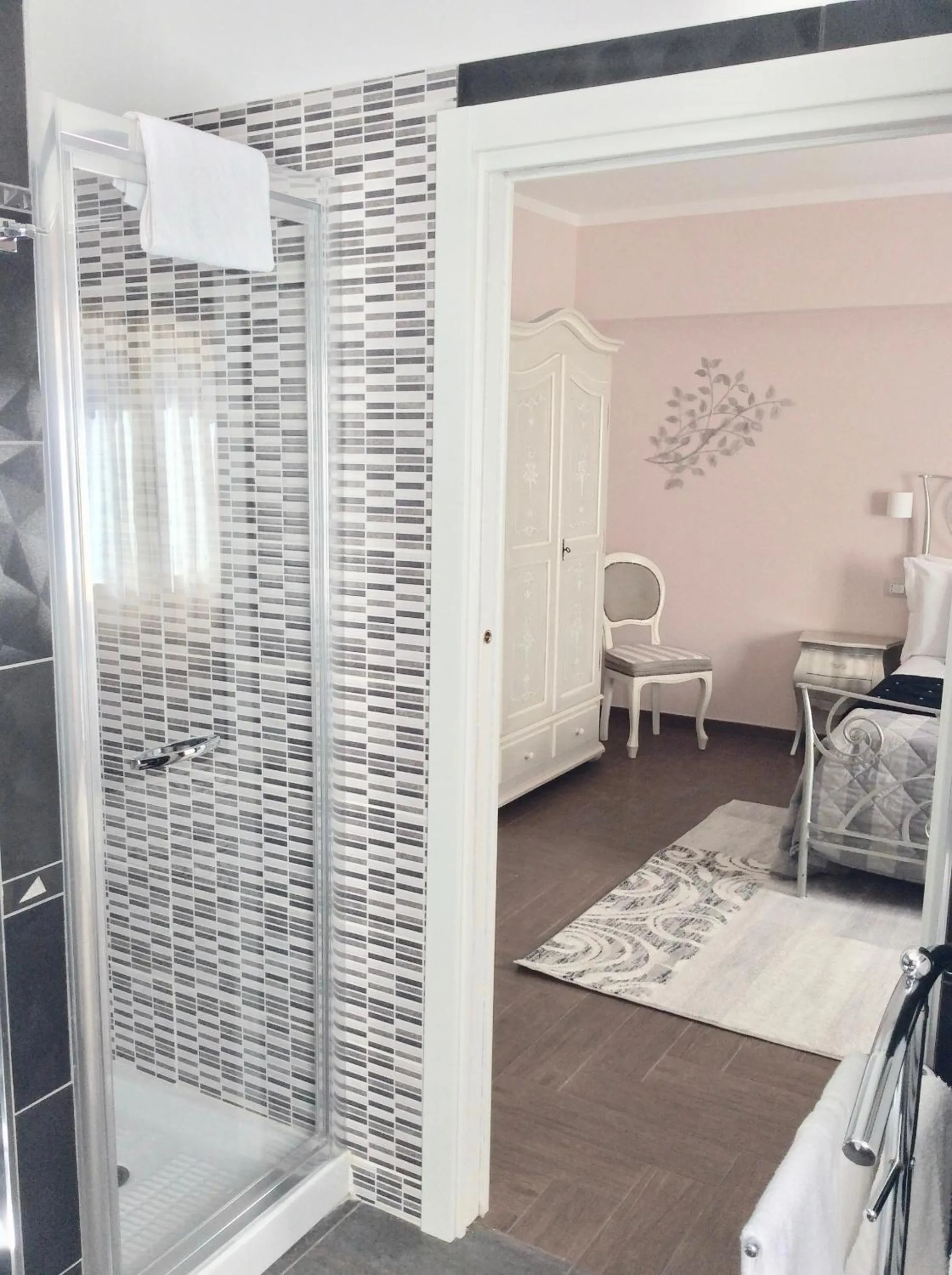 Shower, Bed in Il Castellaccio