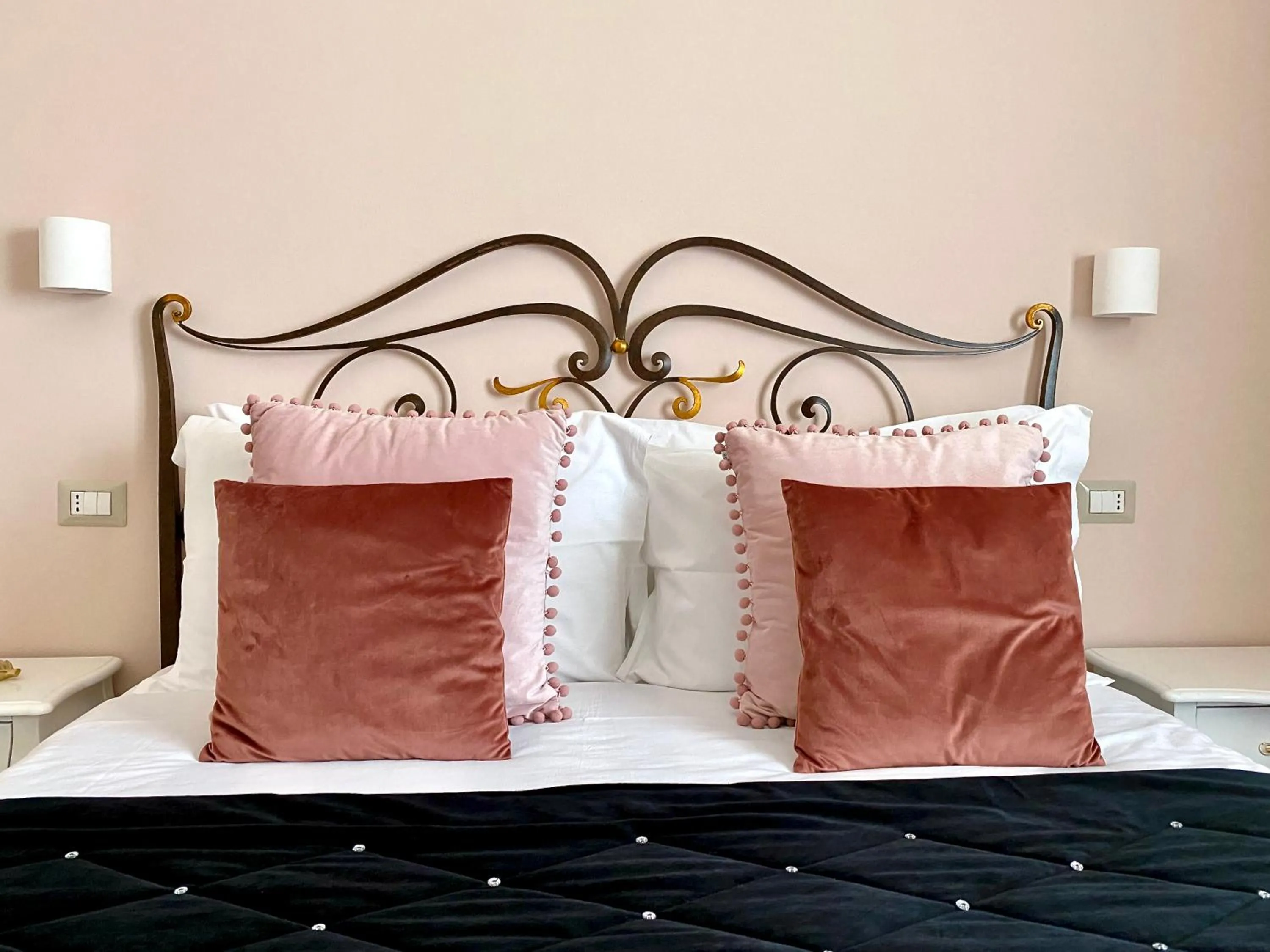 Decorative detail, Bed in Il Castellaccio