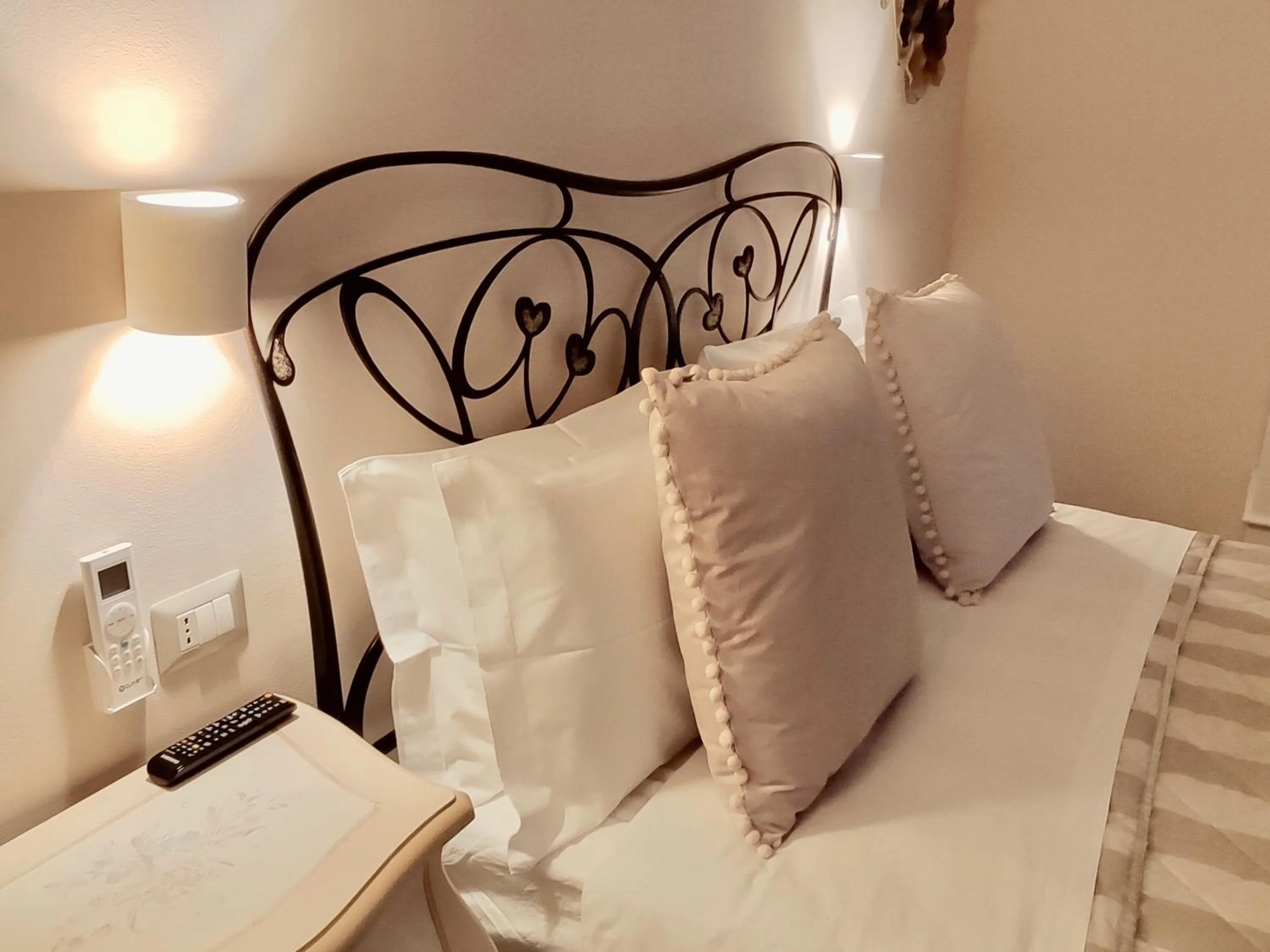 Decorative detail, Bed in Il Castellaccio